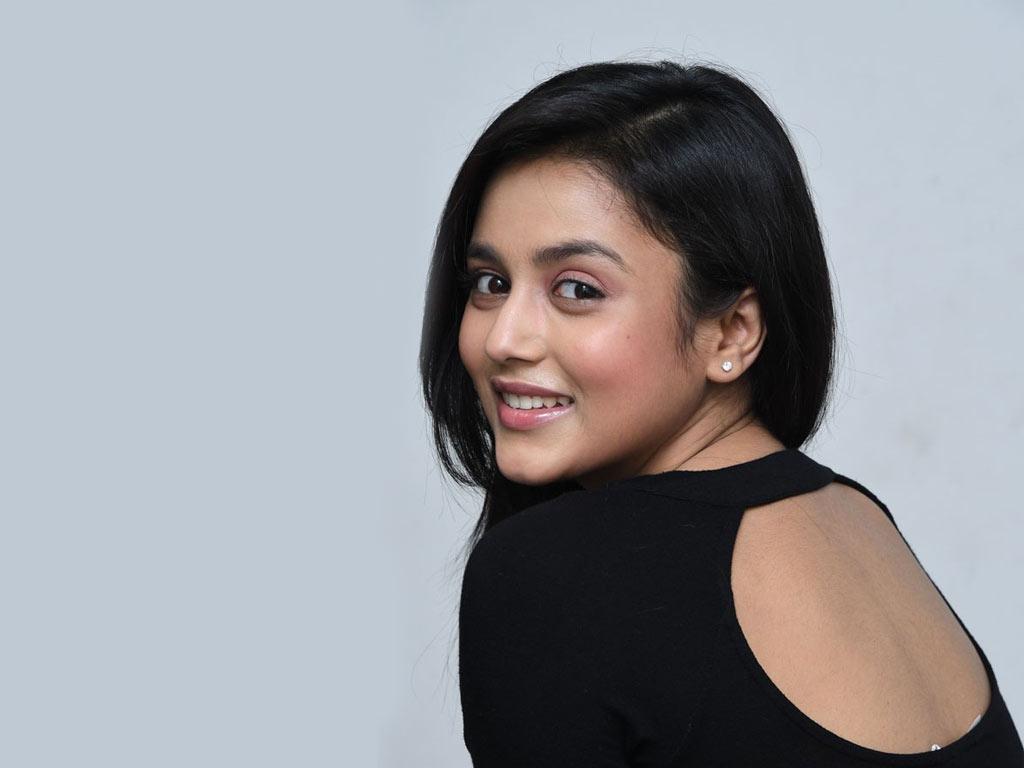 Mishti Chakraborty HD Wallpapers