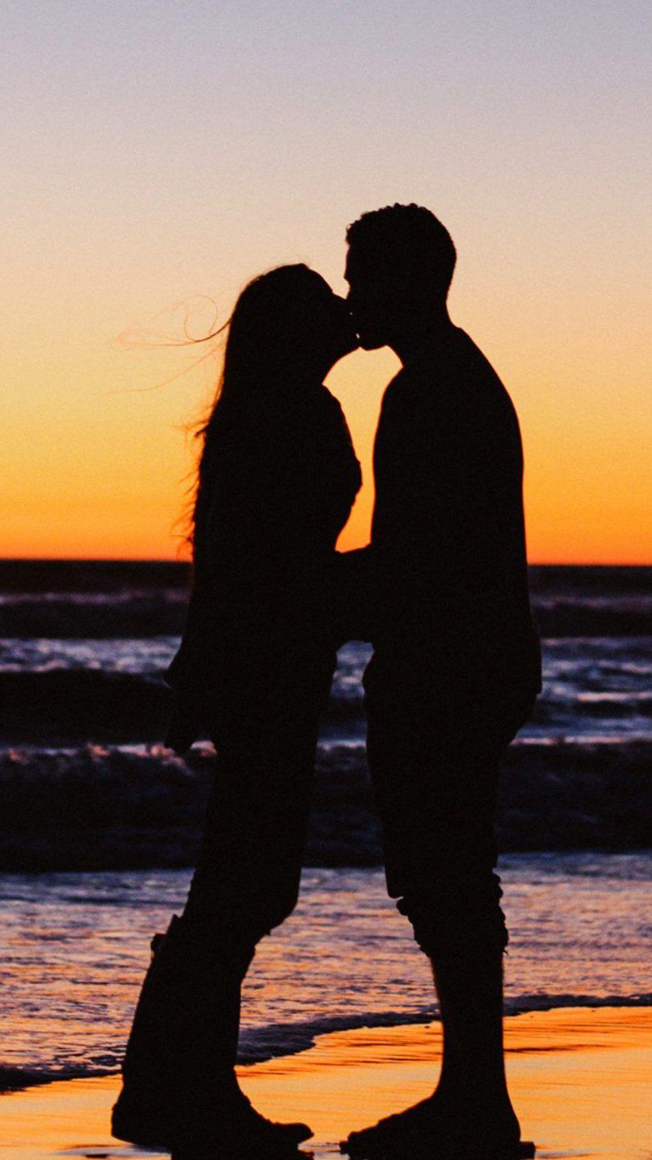 Couple Lovers Kissing Beach Sunset 4K Ultra HD Mobile Wallpaper. Couple beach, Romantic couple image, Beach sunset
