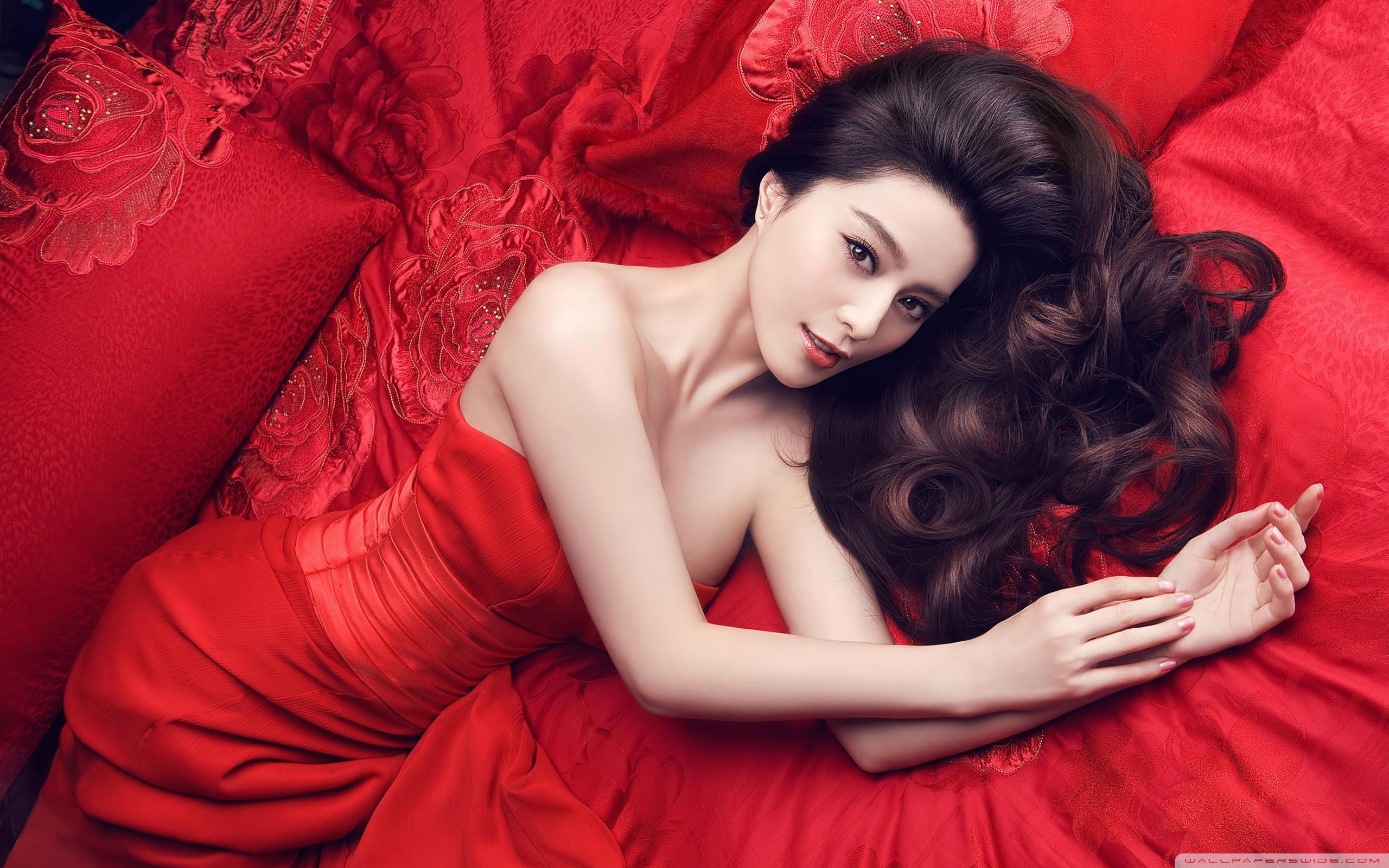 Lady In Red ❤ 4K HD Desktop Wallpaper for 4K Ultra HD TV