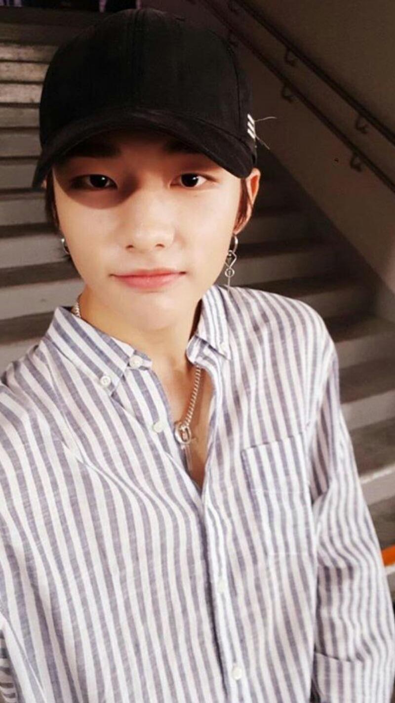 hyunjin wallpaper