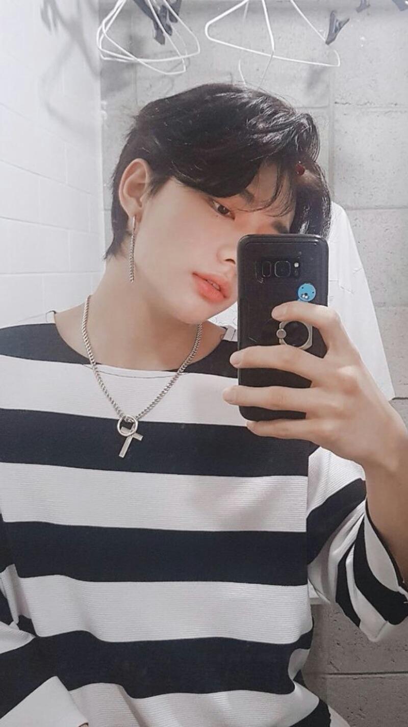 hyunjin wallpaper