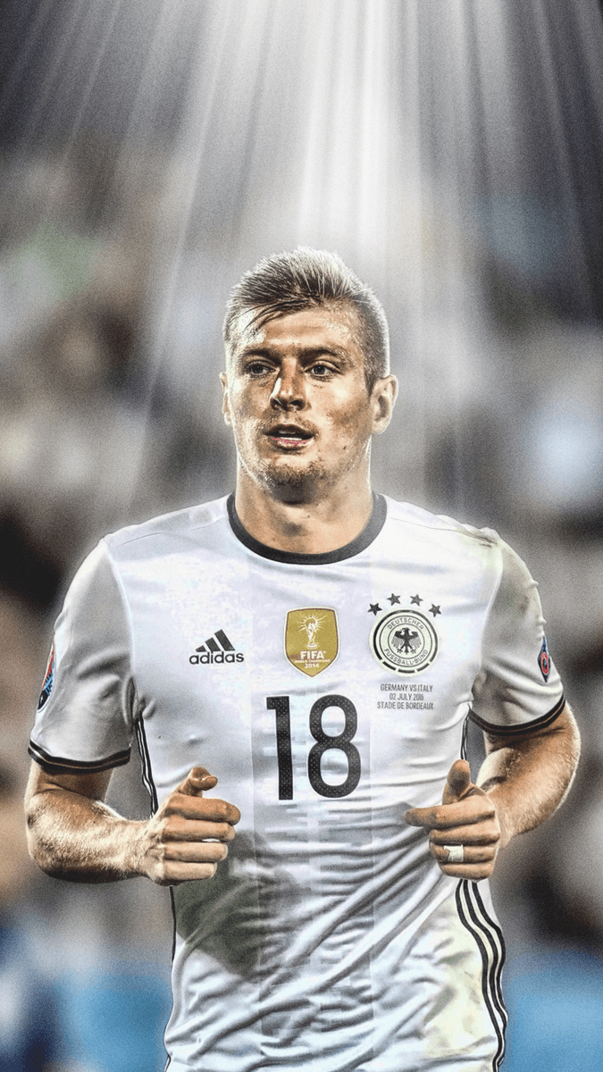 Footy Wallpaper on. Toni kroos, Sports graphic design