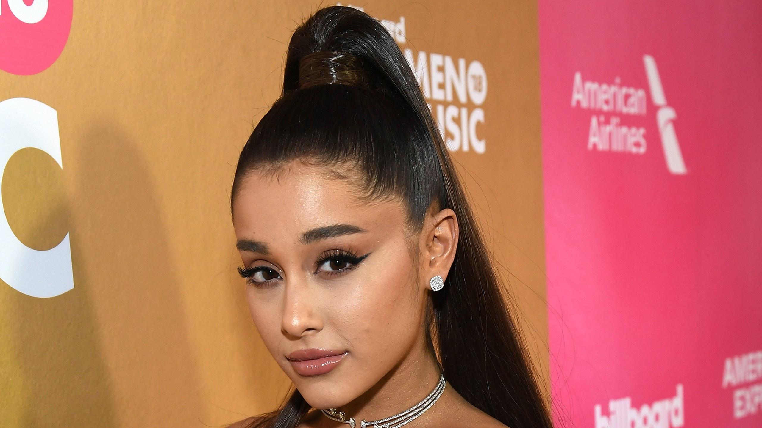 Ariana Grande Wears Her Hair Down on Tour