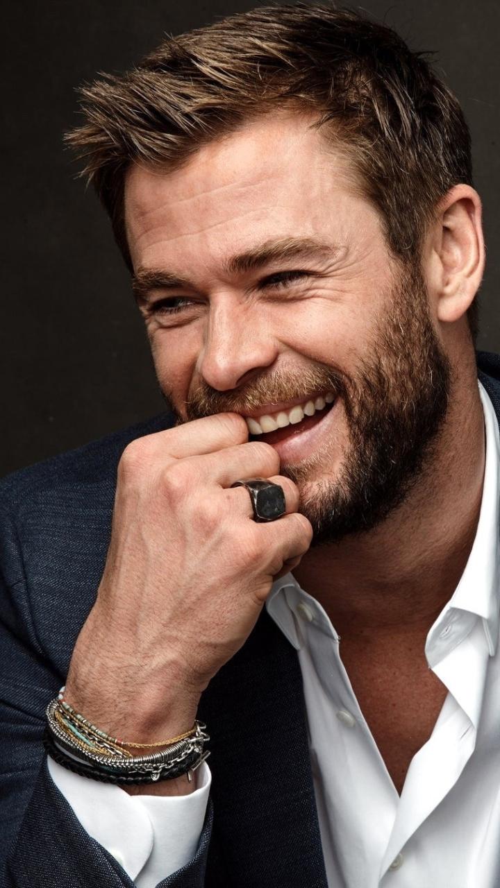 Celebrity Chris Hemsworth (720x1280) Wallpaper