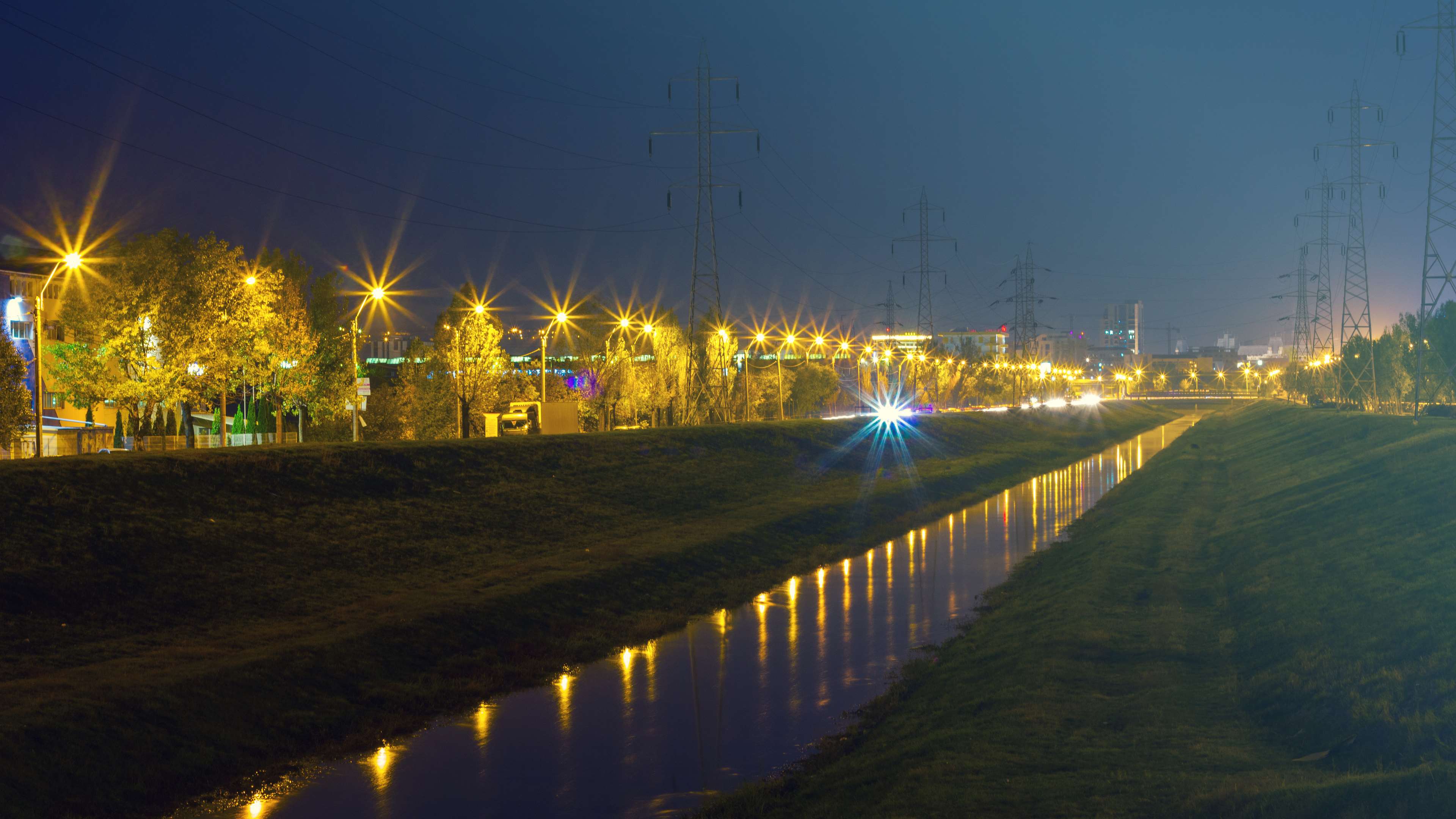 3840x2160 city lights, foggy, long exposure, river
