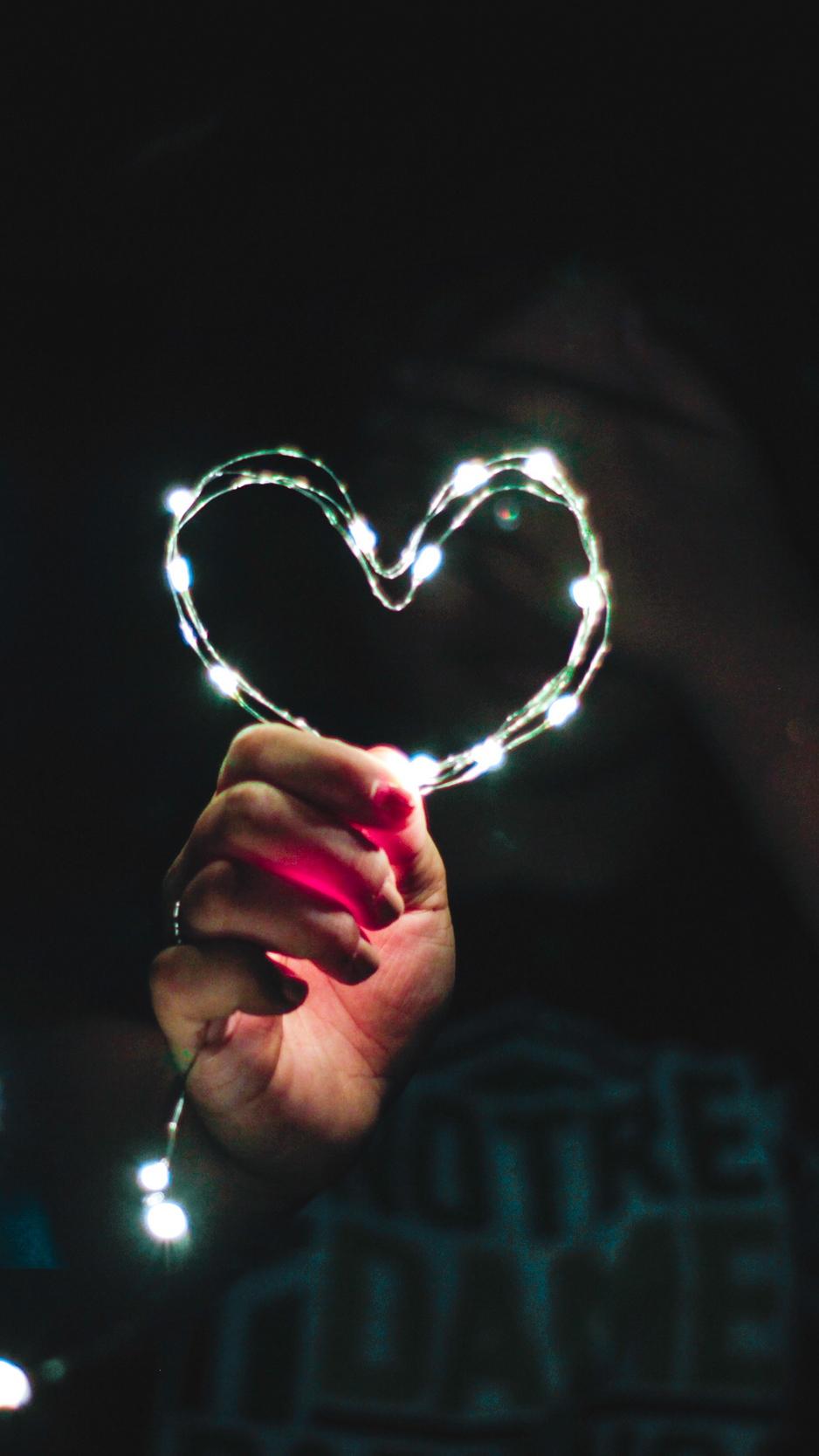 Download wallpaper 938x1668 heart, hand, light, glitter