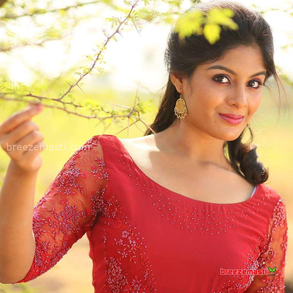Samyuktha Menon Biography Wiki Profile Family Age Movies