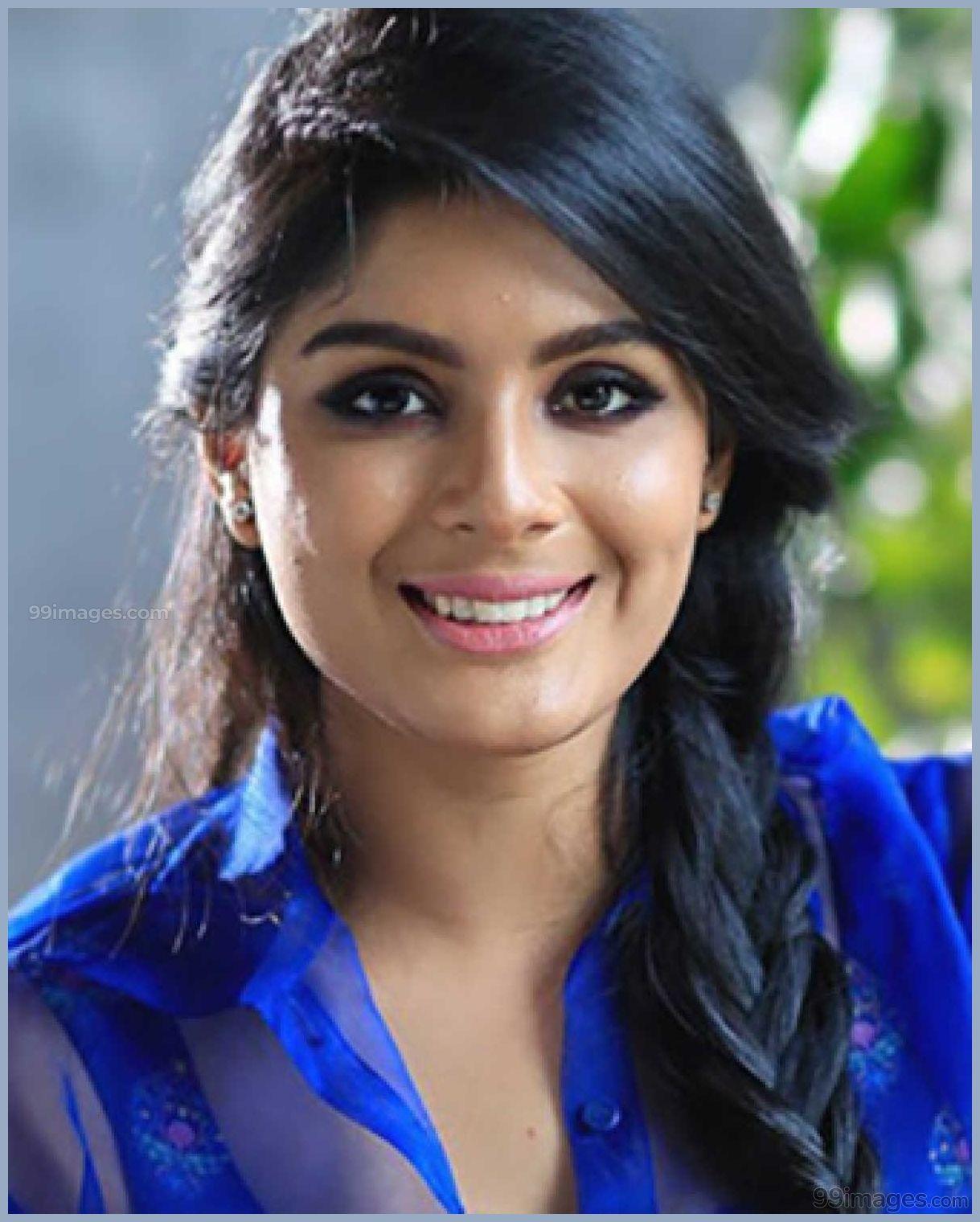 Samyuktha Menon Beautiful HD Photohoot Stills & Mobile