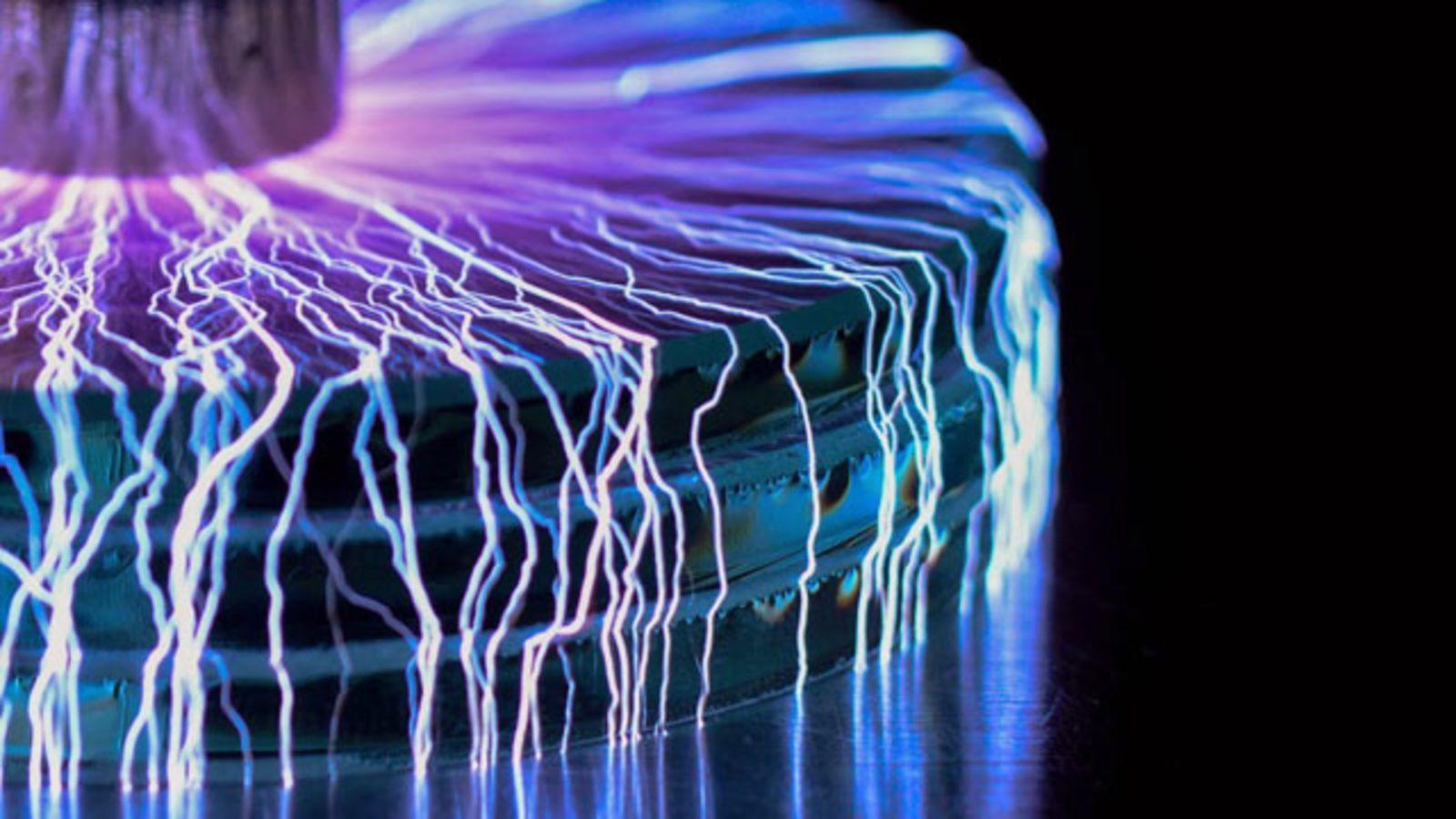 Gorgeous Mini Lightning Storms Created With Portable Tesla