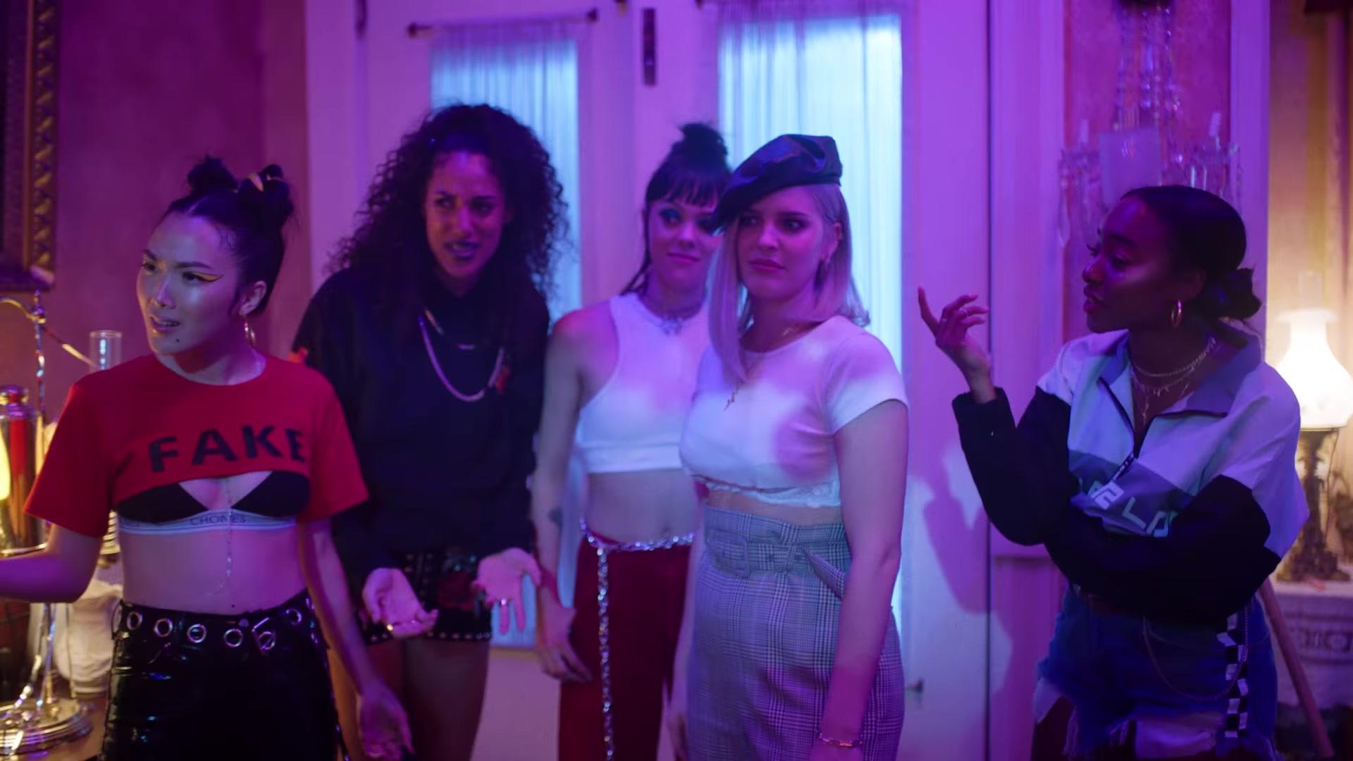 Chonies Sports Bra Worn by Model in FRIENDS