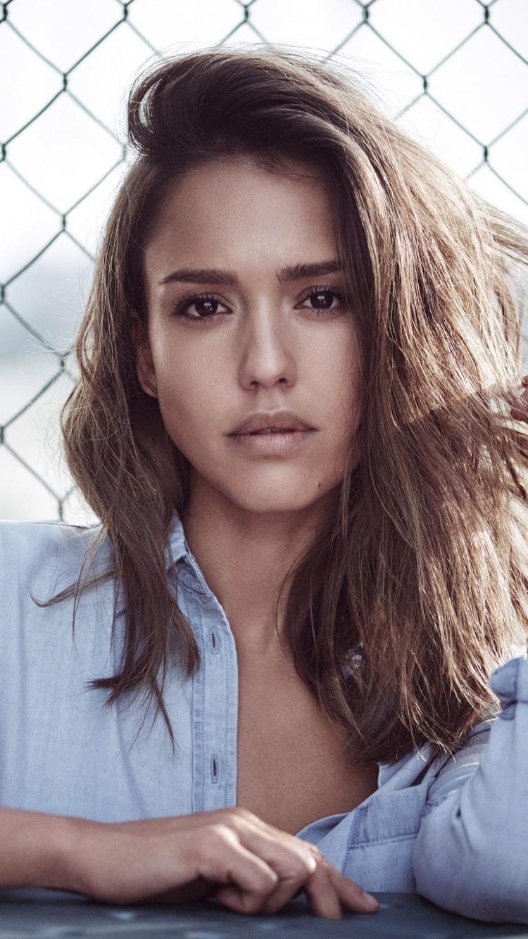 Celebrity Jessica Alba (750x1334) Wallpaper