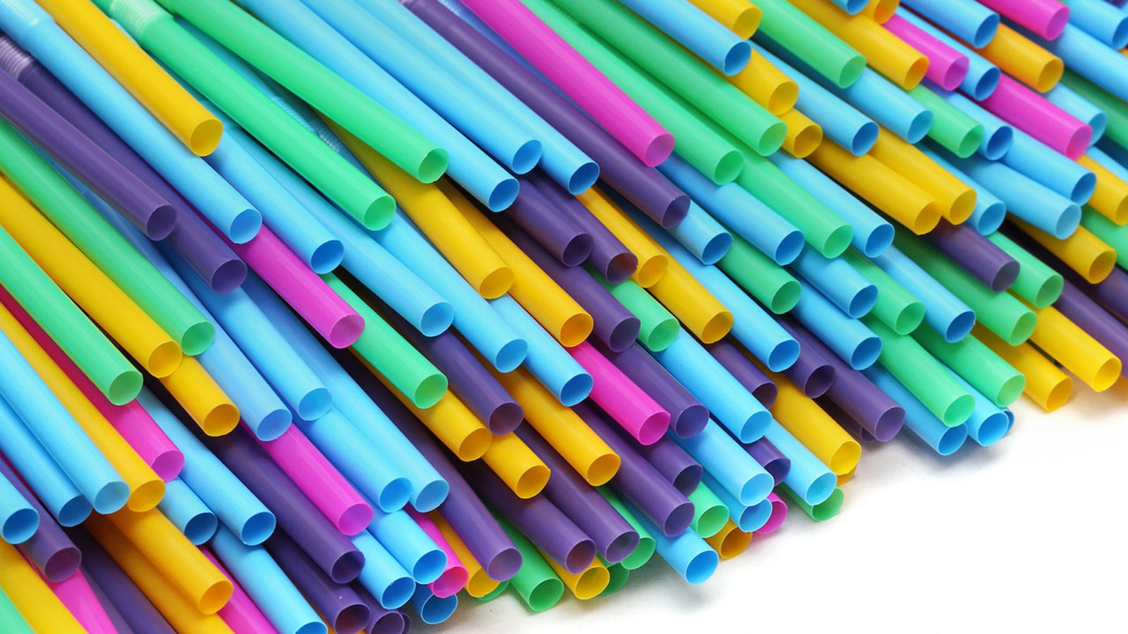 Food service company ditches plastic straws at 1,000 locations