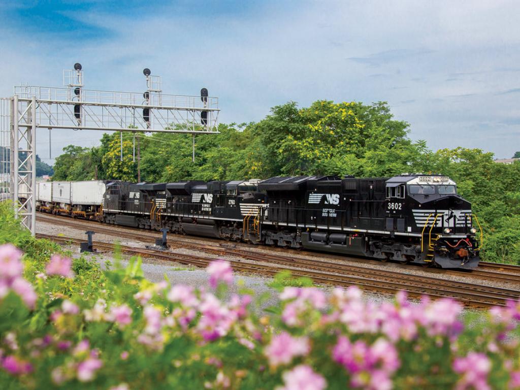 At An Investors' Conference, Norfolk Southern Is Still