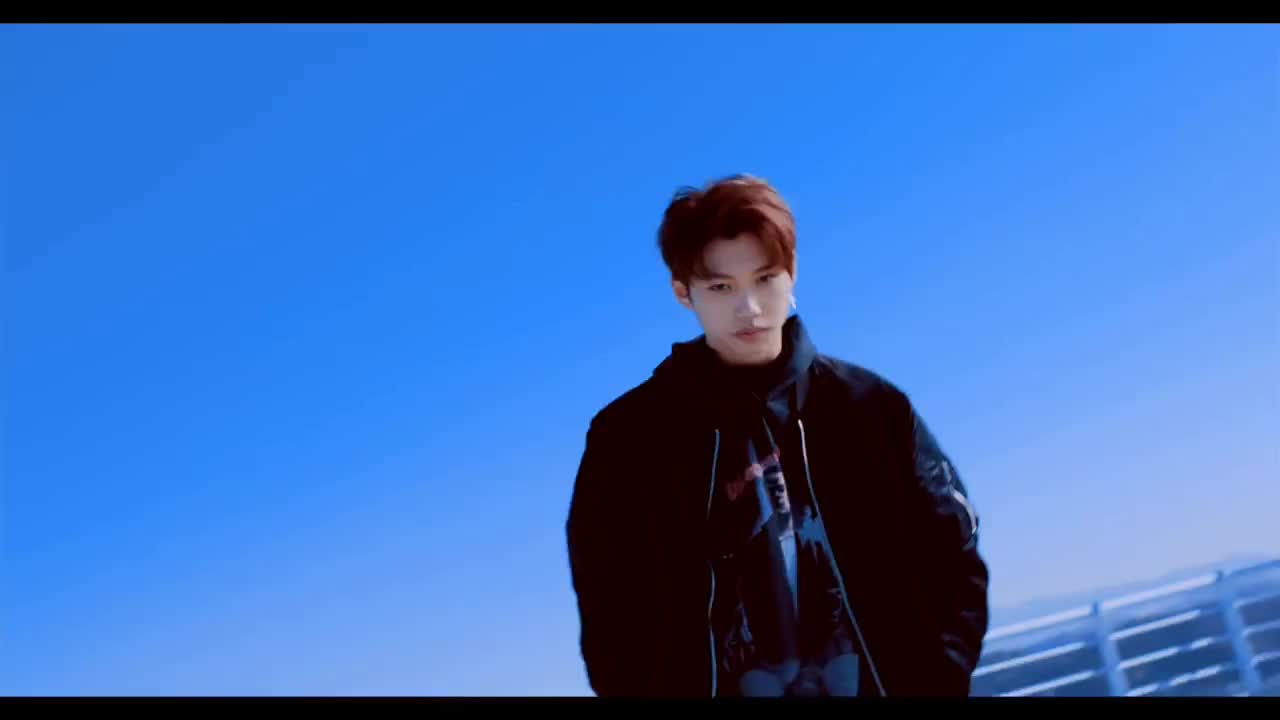 Stray Kids 어린 날개 Performance Video GIF