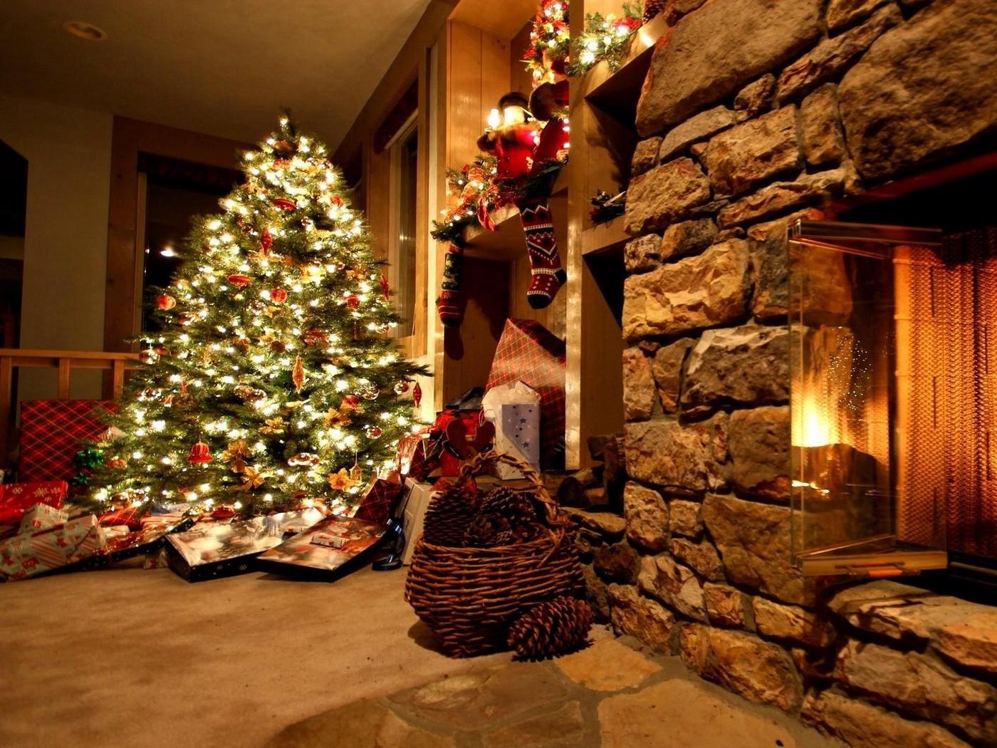 Download wallpaper 1400x1050 christmas tree, ornaments