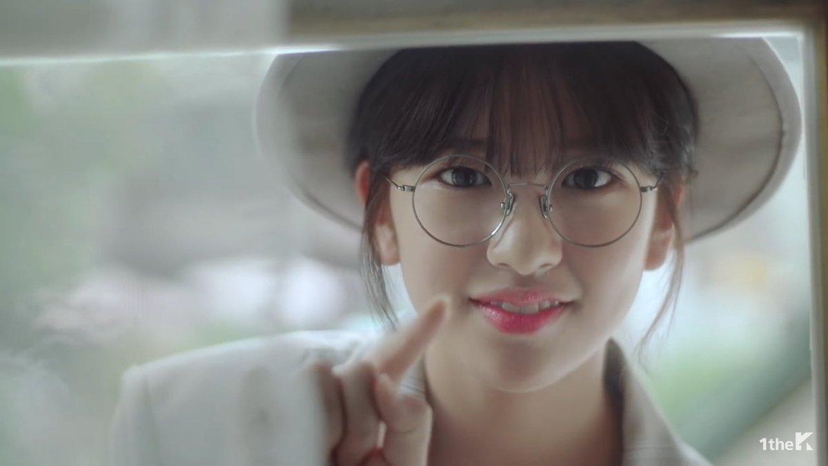 Ahn Yujin Desktop Wallpaper