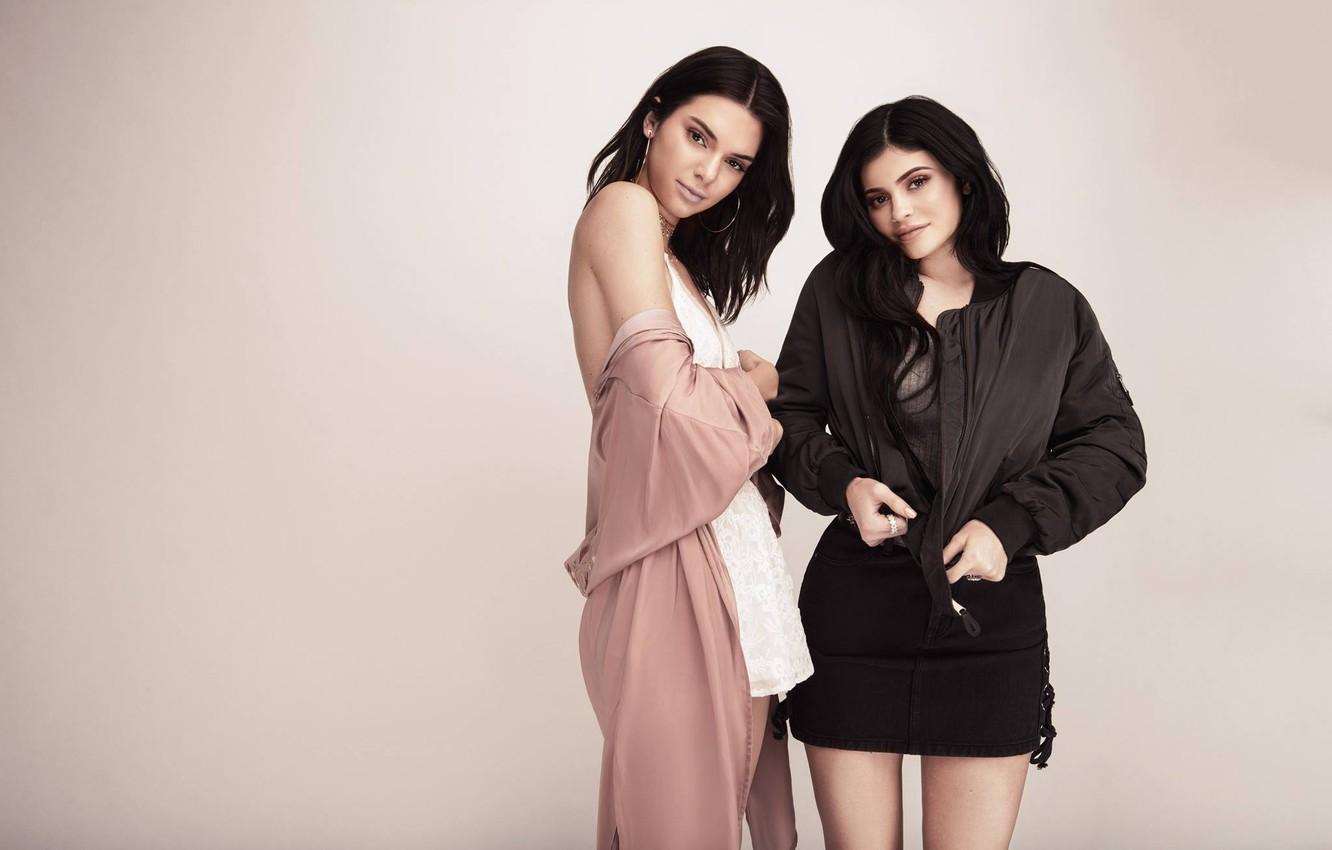 Wallpaper sisters, Kylie Jenner .goodfon.com