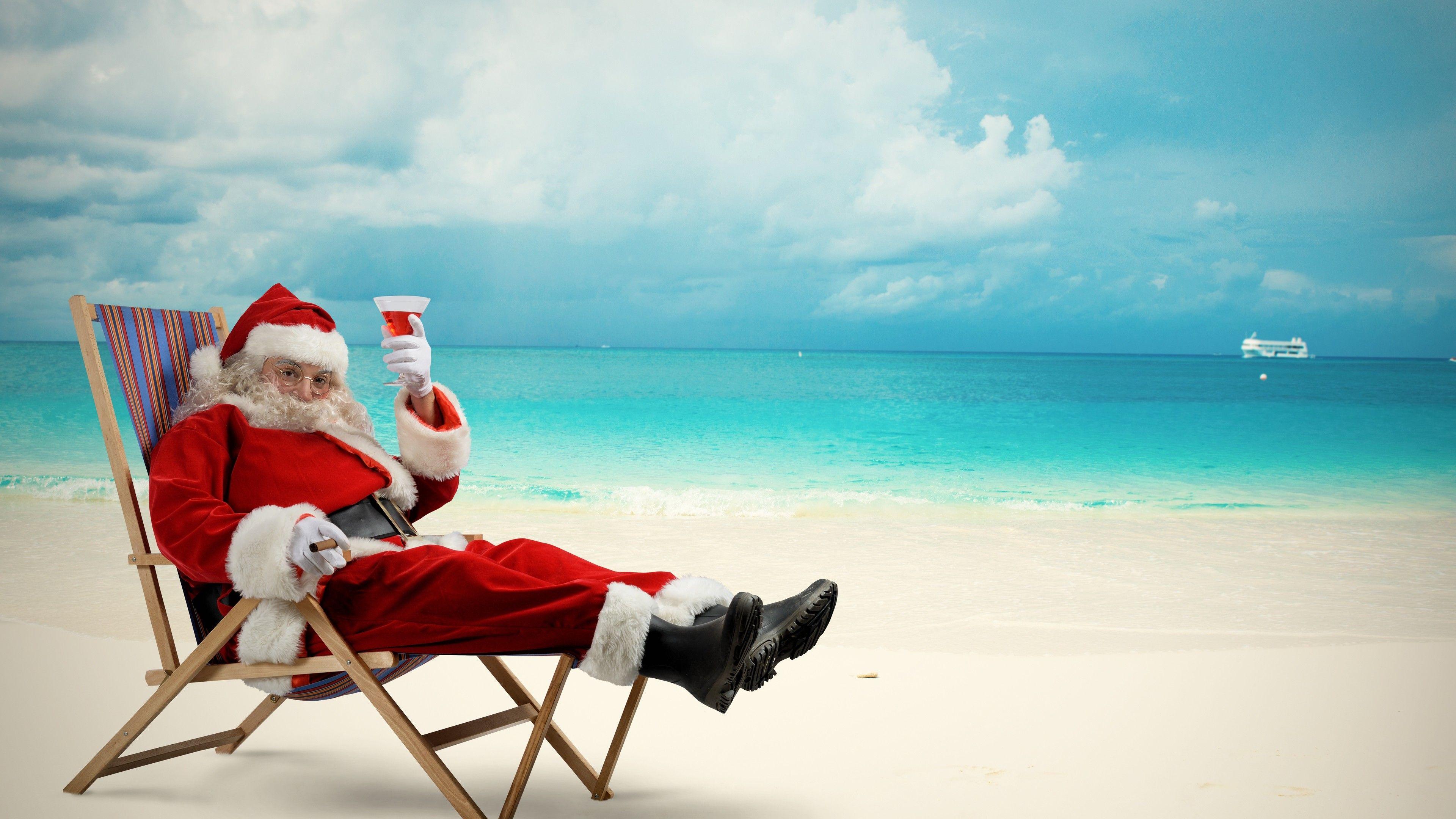 Wallpaper Download 3840x2160 Happy Santa Claus drinking a