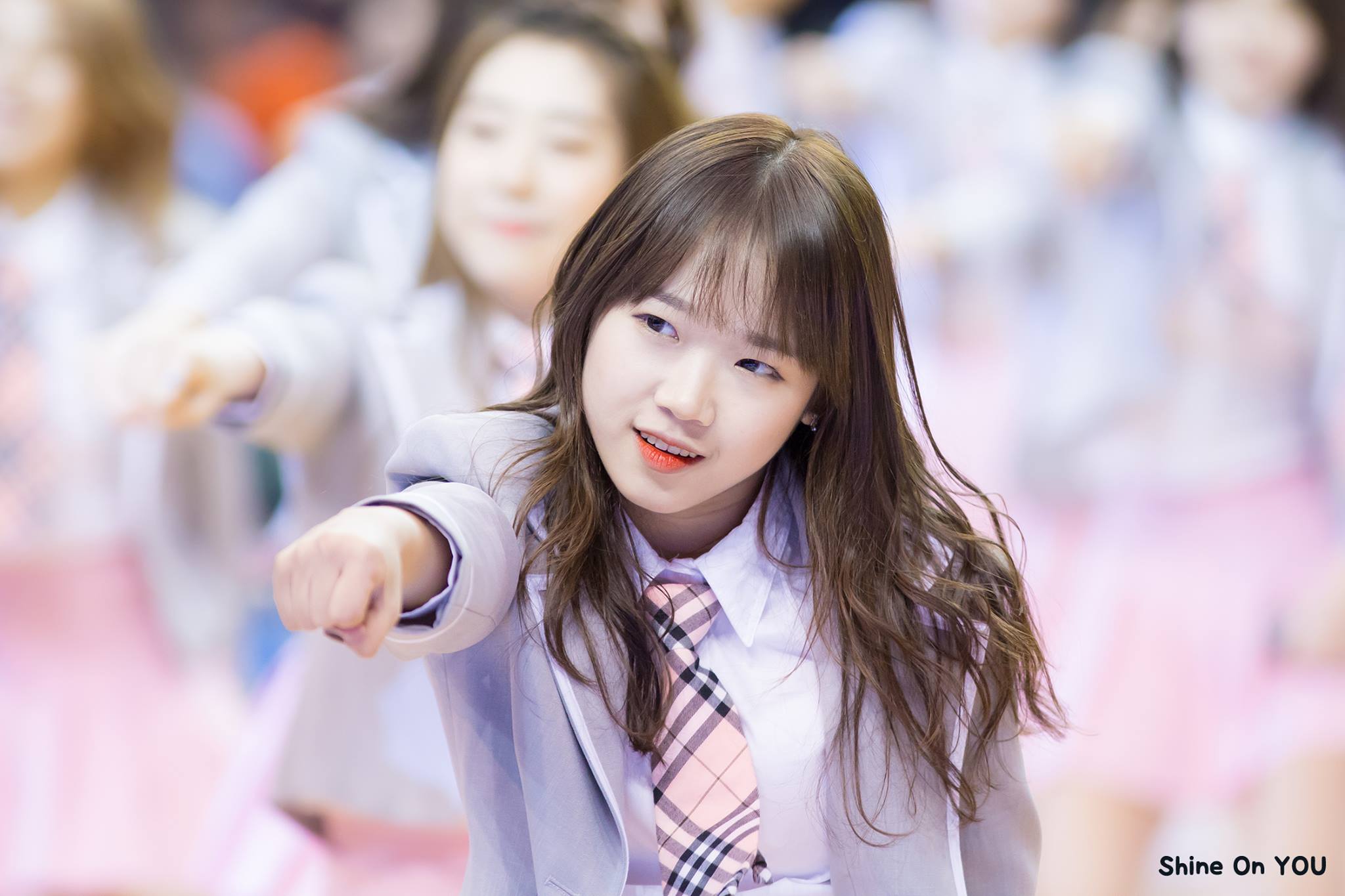 Korea yoo jung. Choi Yoojung. Кпоп трейни. Choi Yoo Jung Weki Meki. I.O.I Yoojung.