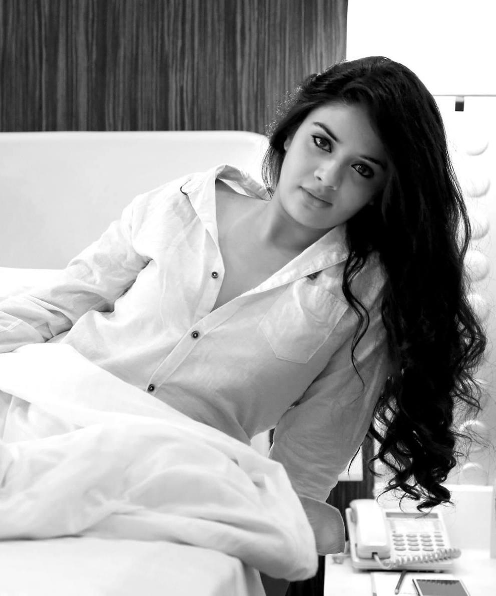 Actress Srimukhi (Sreemukhi) Latest Hot Black and White