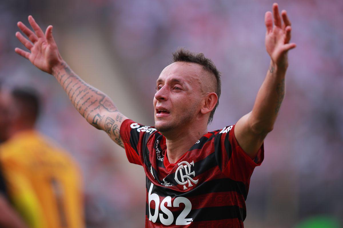 Rafinha joins rare club after Flamengo wins Copa