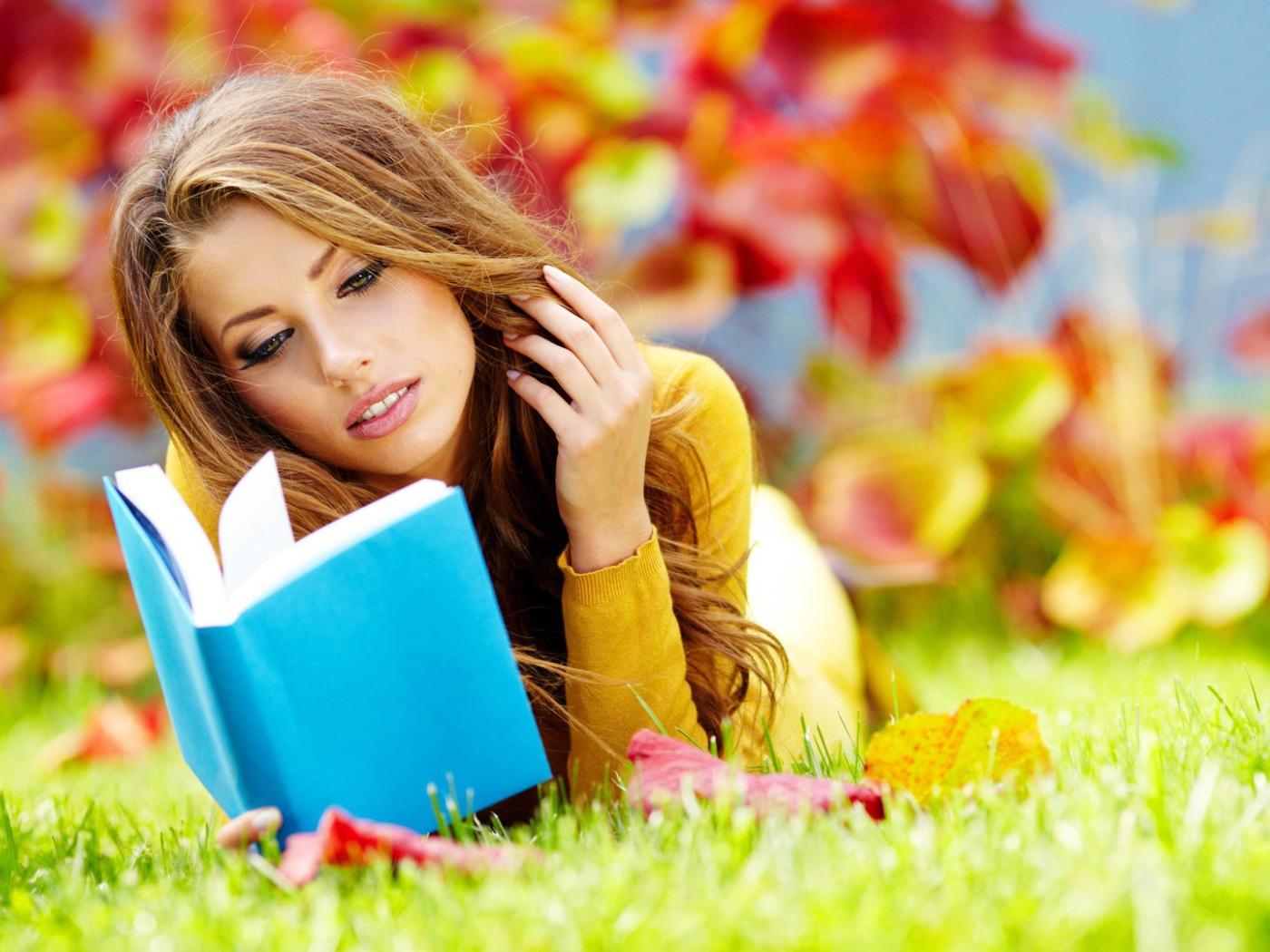 The girl on the grass reading a book Desktop wallpaper