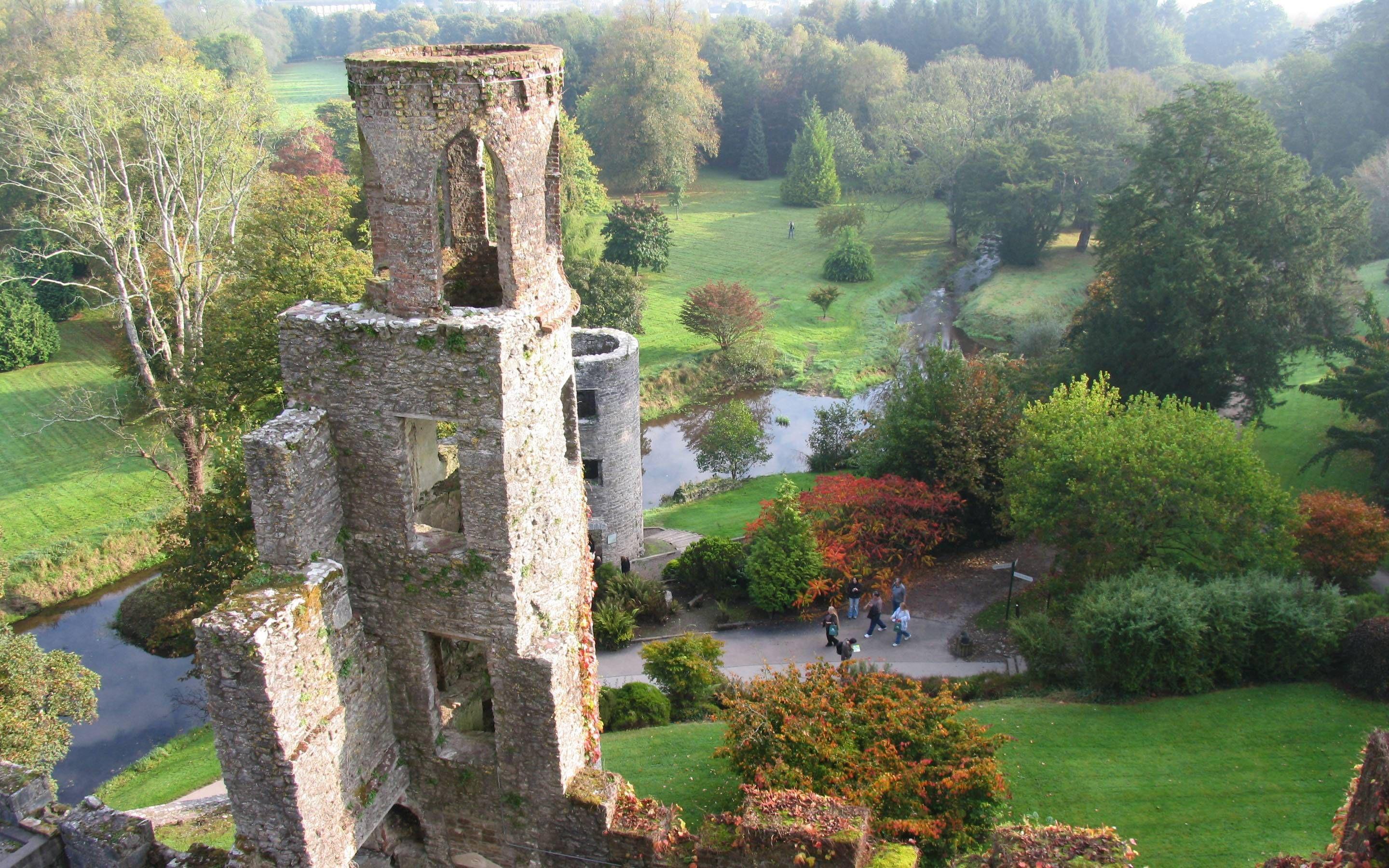 Ireland Desktop Background. Castles in ireland, Castle, Fall foliage