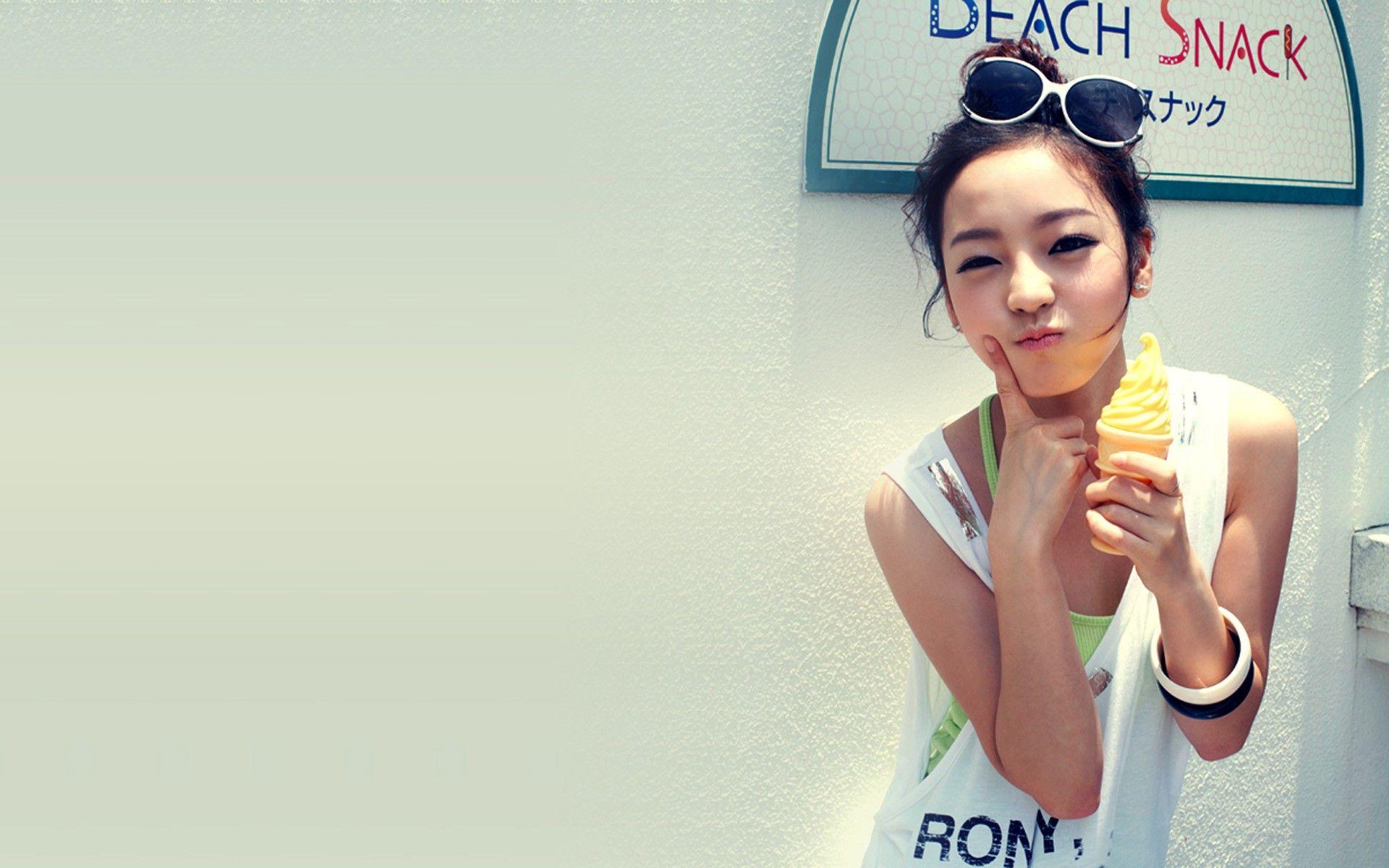 Gyuri's Answer to a Fan Who Misses Hara Brings Everyone to Tears, image size:1920x1200