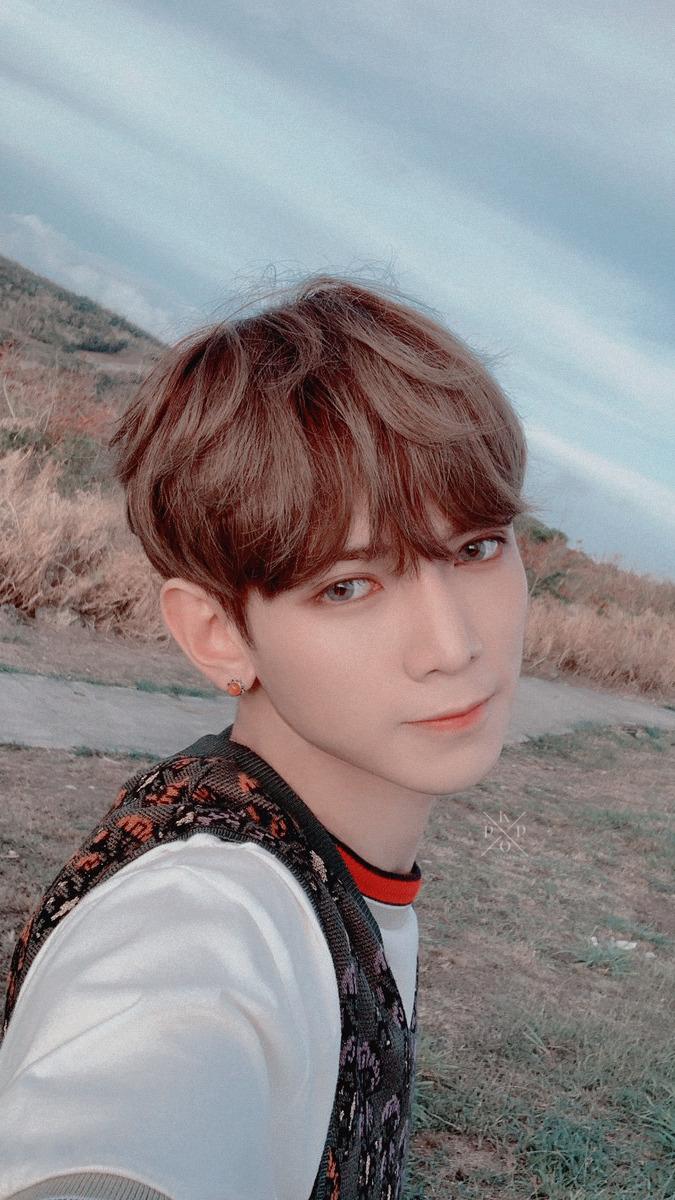 yeosang lockscreens
