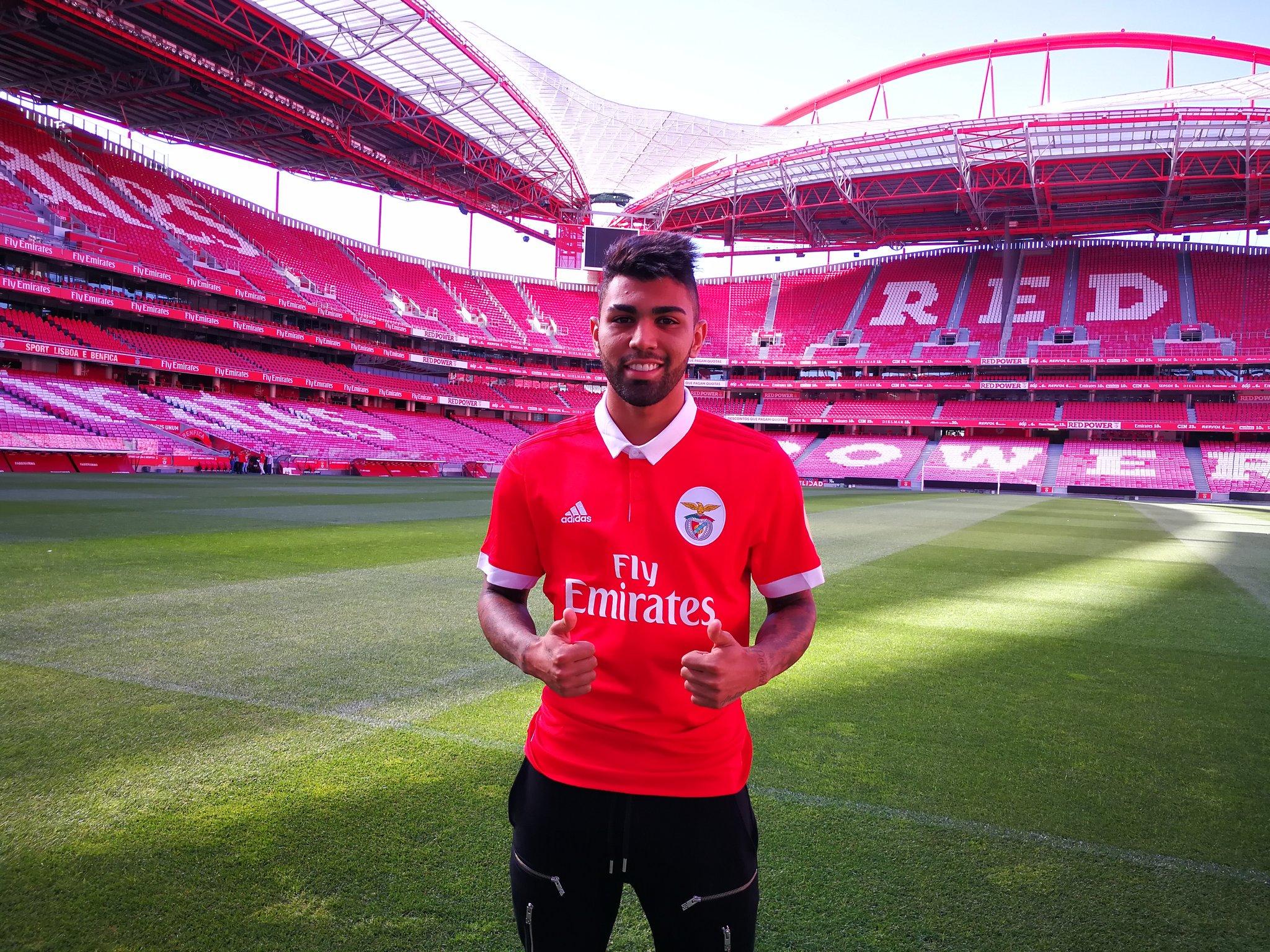 A primeira foto de Gabigol na Luz