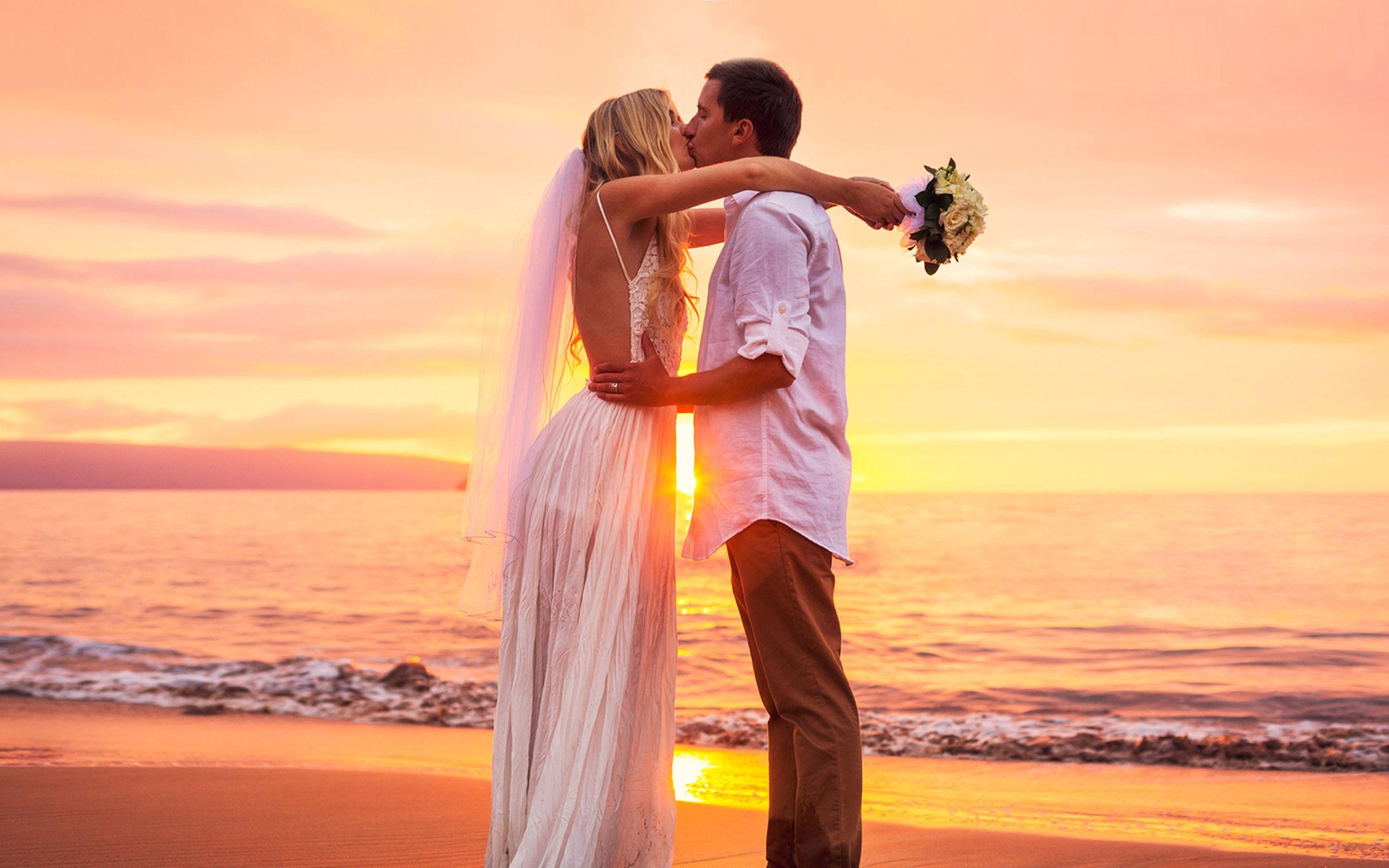 Kiss At Sunset Cute Couple Marriage Newly Married Image The Beach HD Wallpaper, Wallpaper13.com