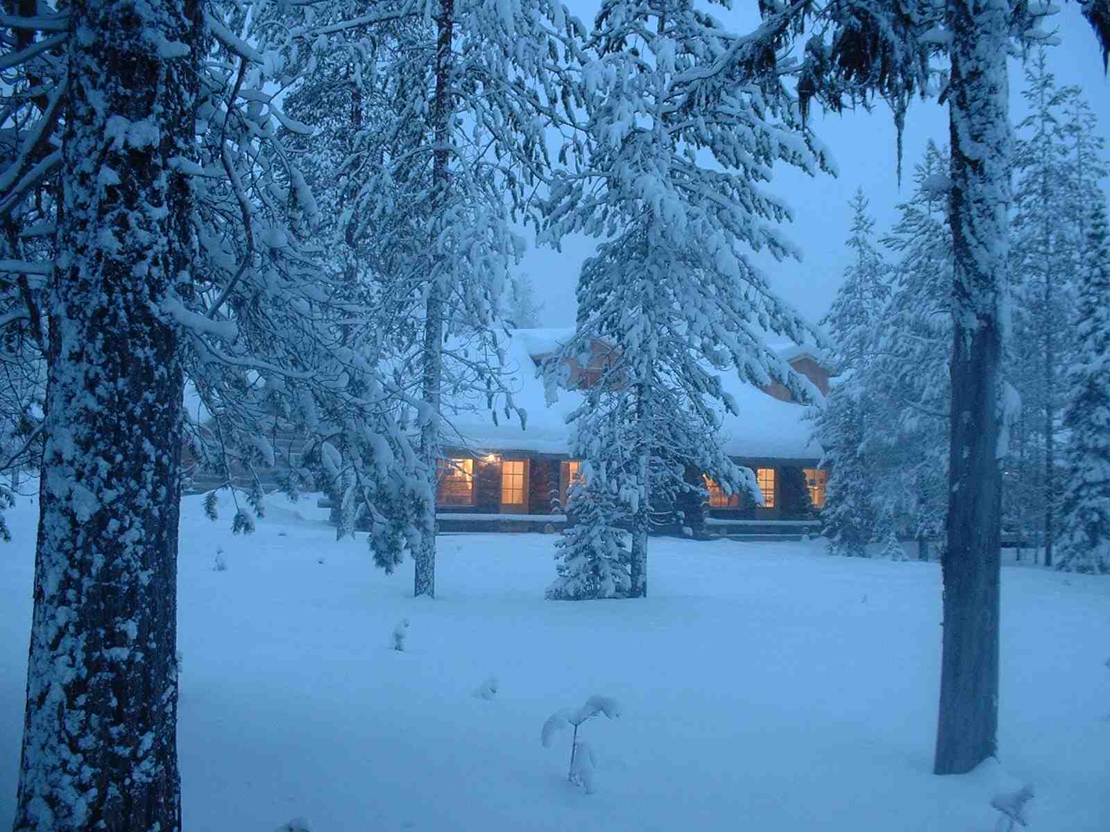 Winter Cabin Wallpaper