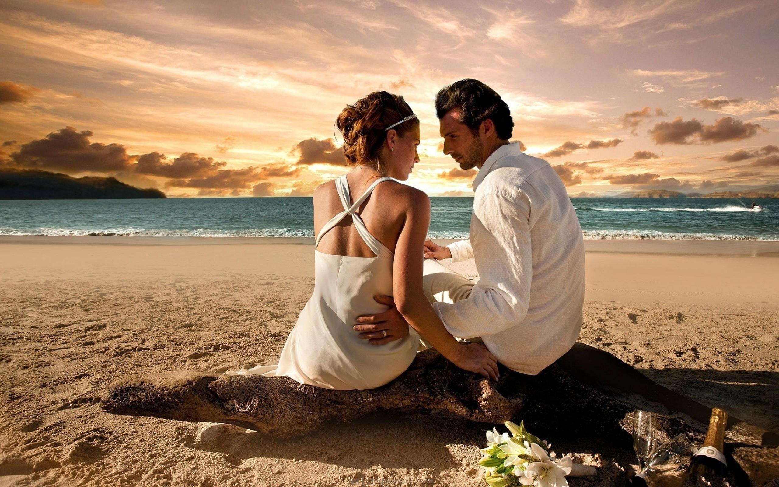 Romantic Couple Love on Beach HD Desktop Wallpaper. HD