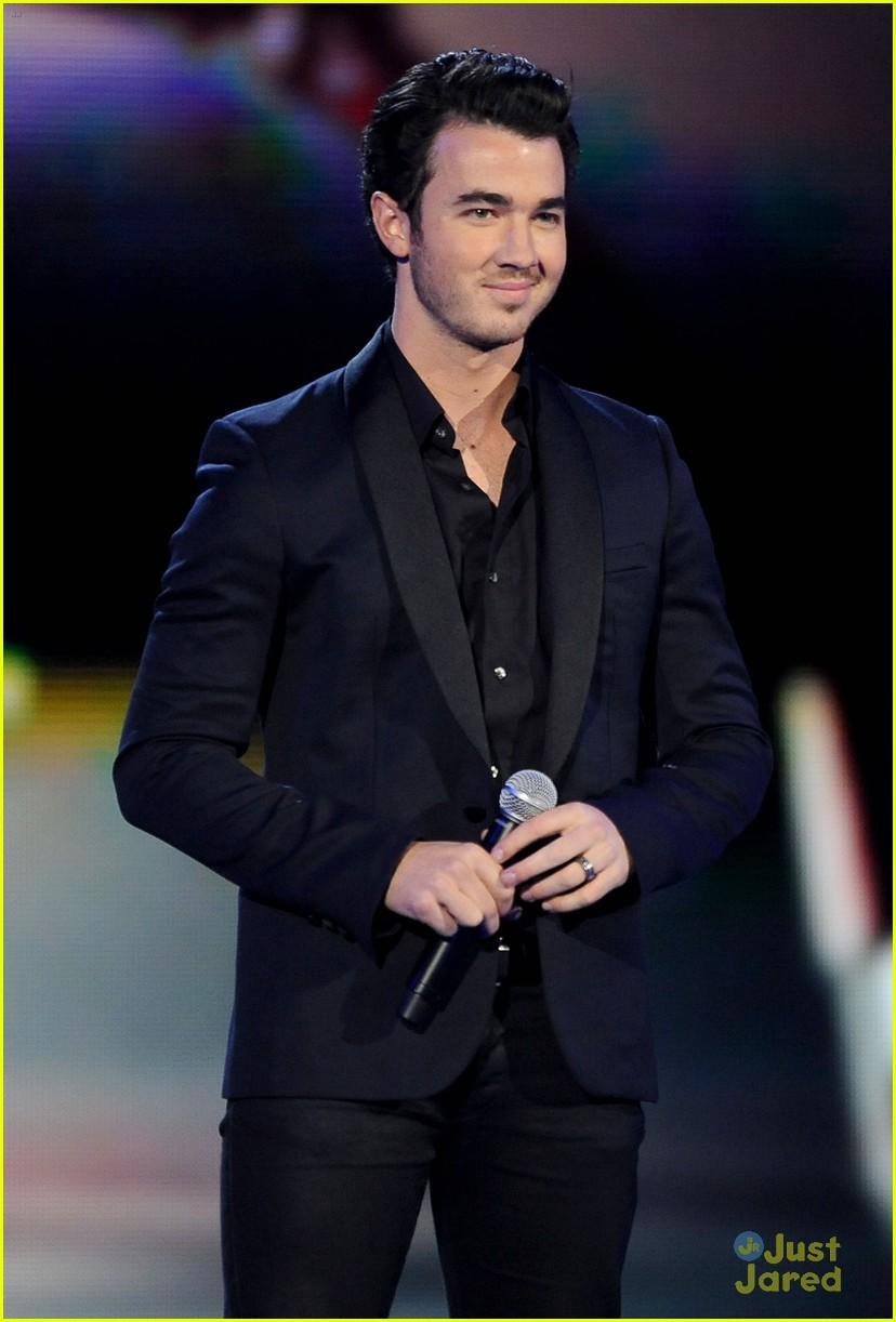 Kevin Jonas: Video Game Awards 2011: Photo 451816. Jonas