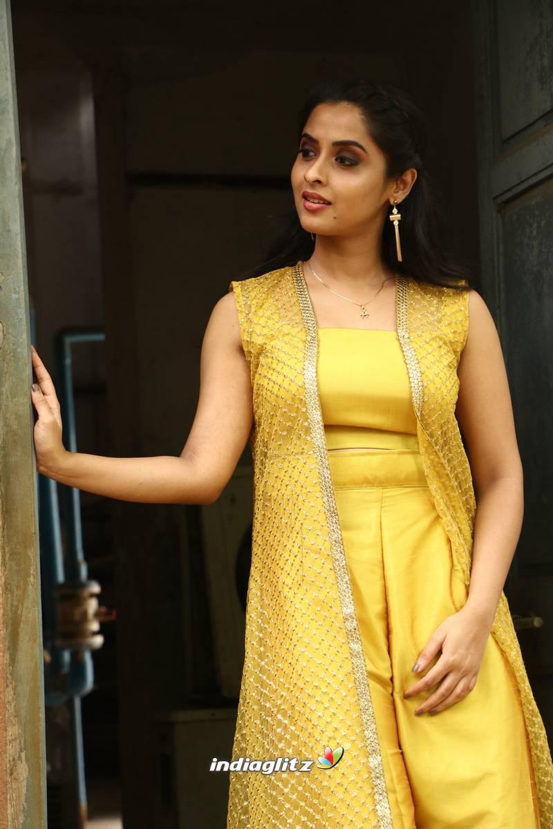 Arthana Binu Photo Actress photo, image, gallery