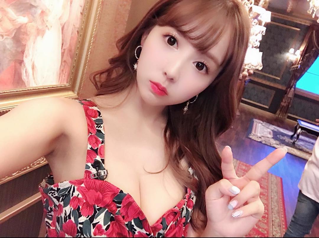 Former Japanese Porn Star Yua Mikami Spotted Cheering on Her