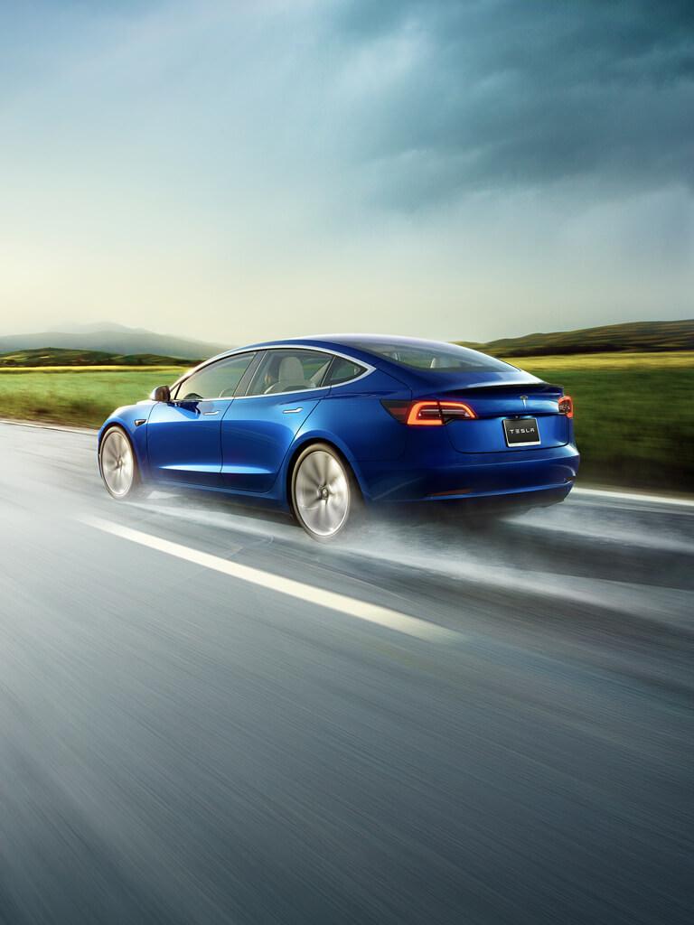 Loving this picture of a Model 3 on the new Tesla webpage
