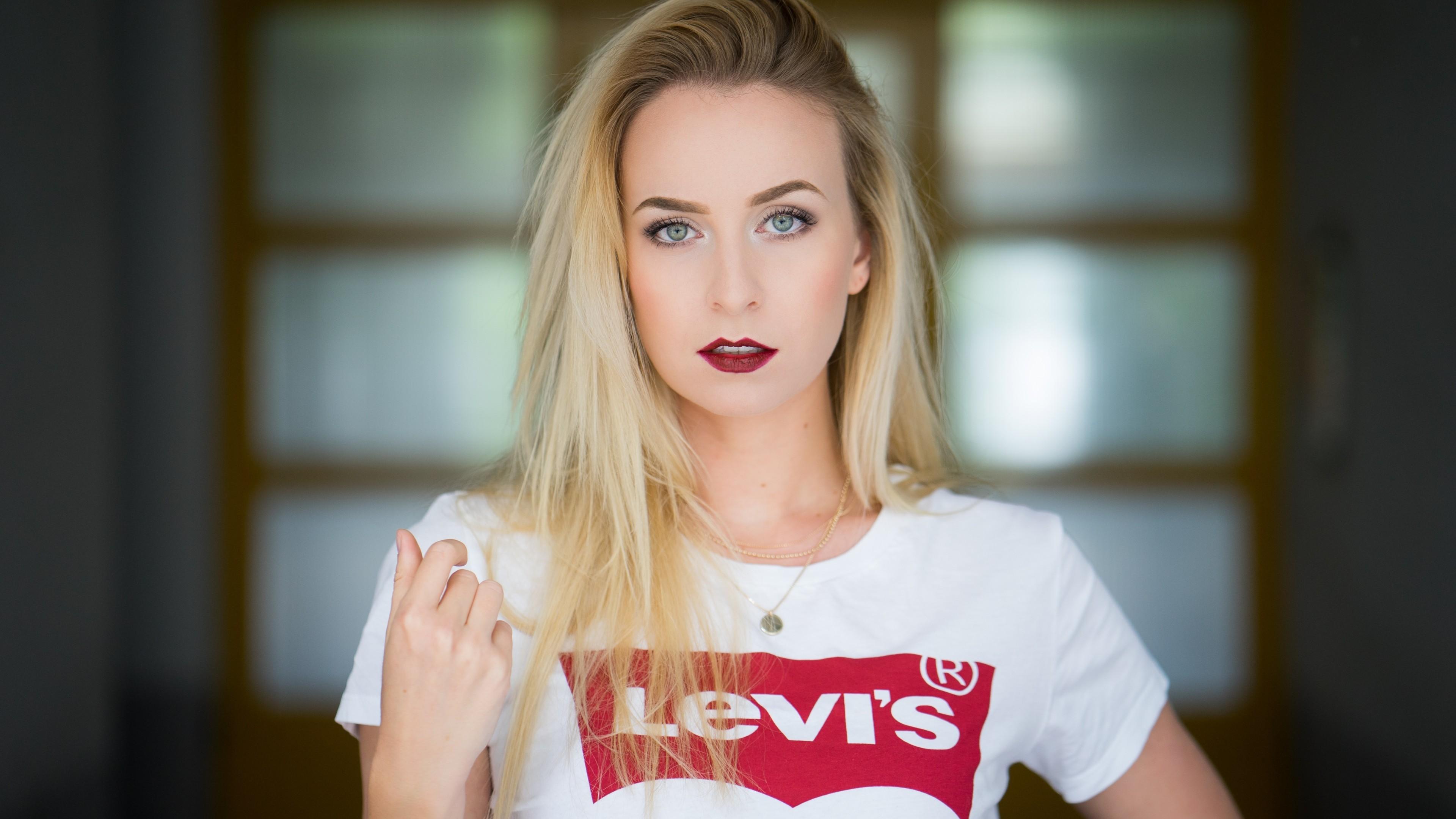 Download 3840x2160 Model, Blue Eyes, Red Lipstick, Blonde