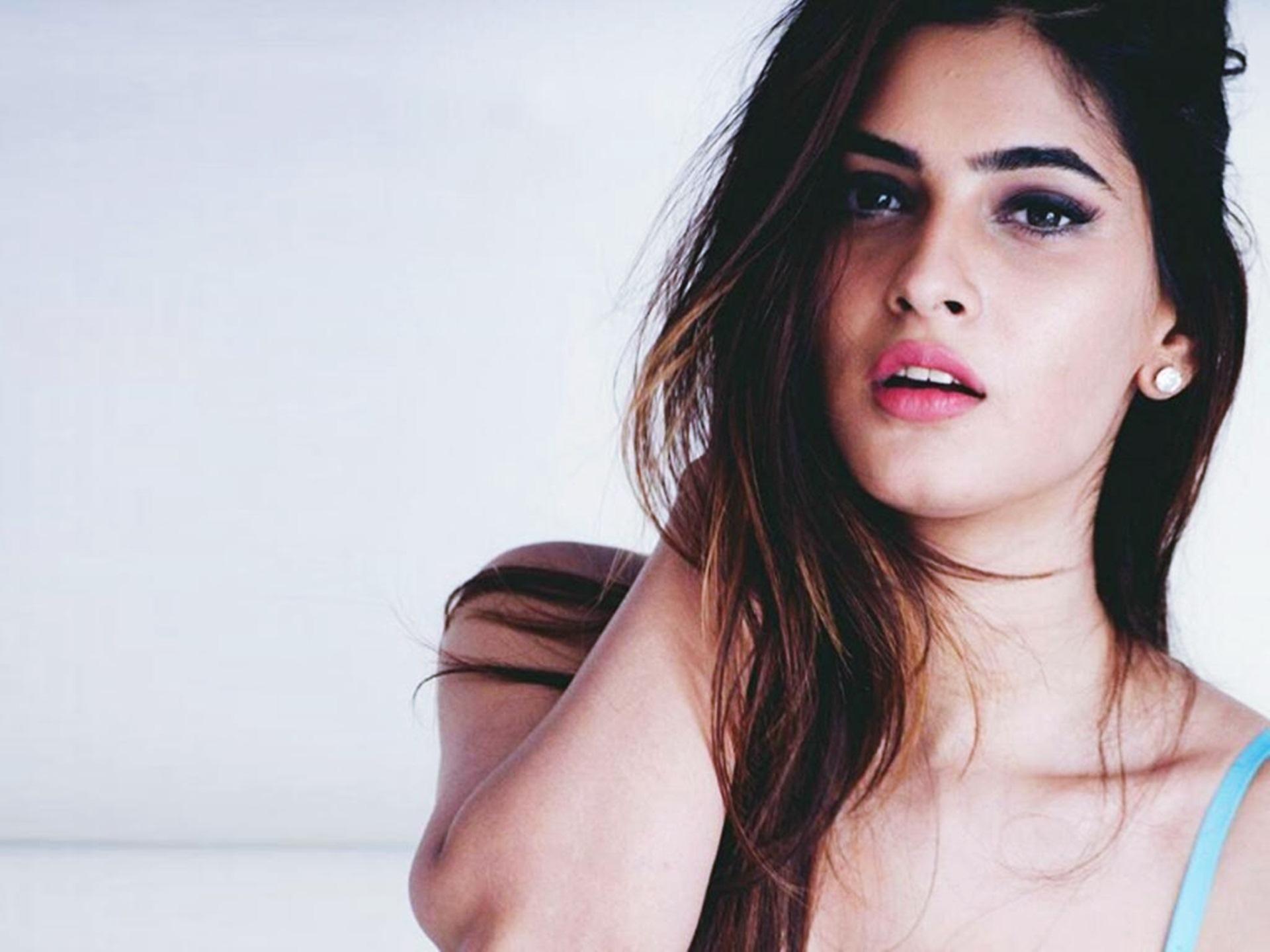 Karishma Sharma Best Wallpaper 21032
