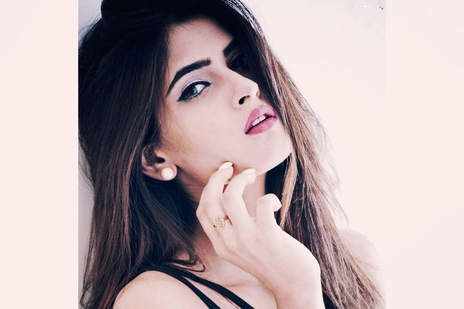 Karishma Sharma Wallpaper 05892
