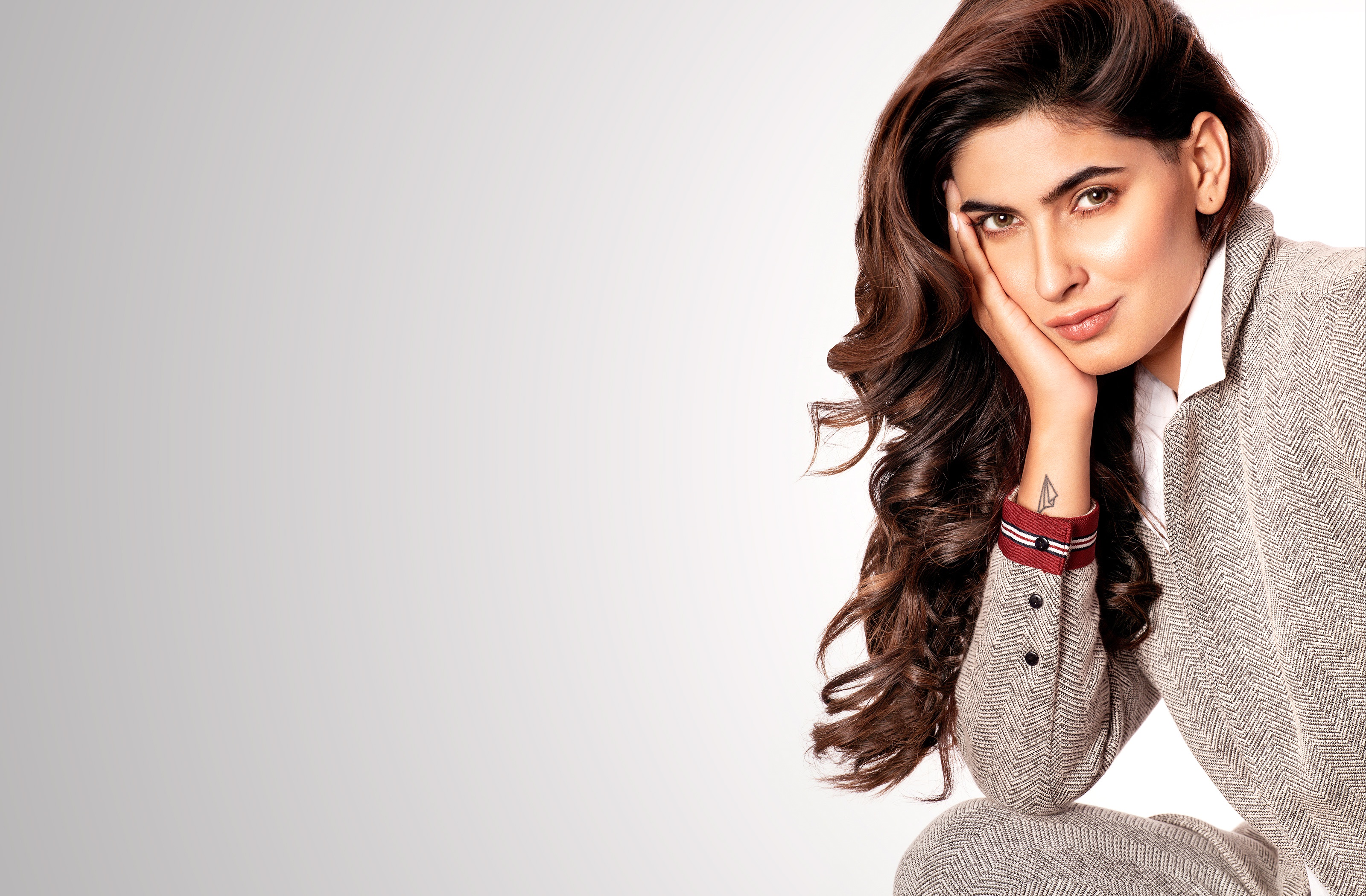 Karishma Sharma HD Wallpaper. Background Imagex2100