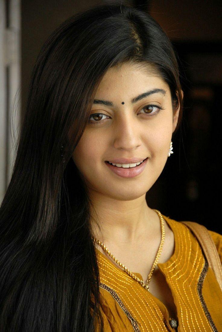 Pranitha Subhash Latest Picture And HD Wallpaper