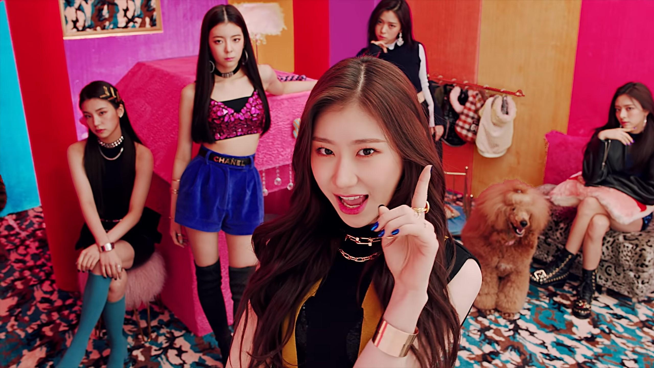 ITZY's “IT'Z Different” EP review. Sturdy Pine Entertainment