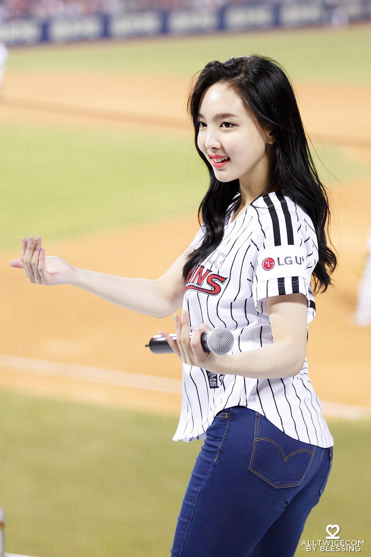 Nayeon Kpop Wallpaper for Android
