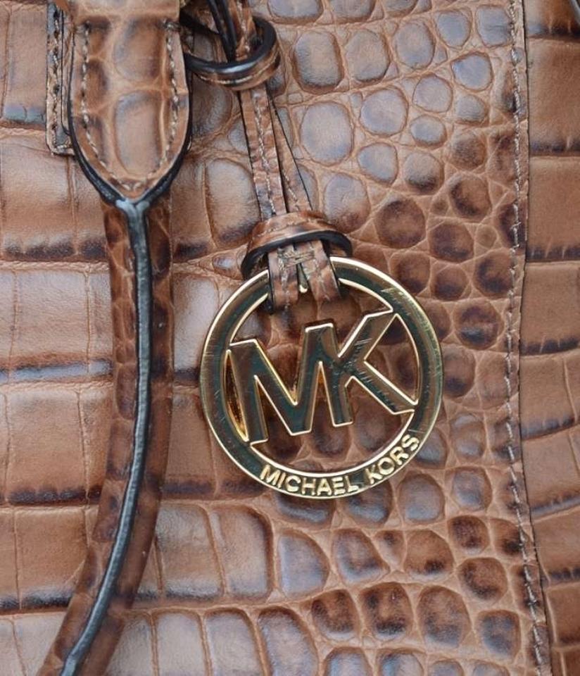 Download Enjoy a stylish look with Michael Kors  Wallpaperscom