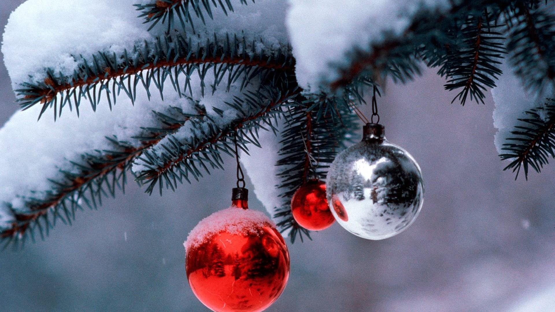 Christmas Tree Globe Decorations Desktop Wallpaper