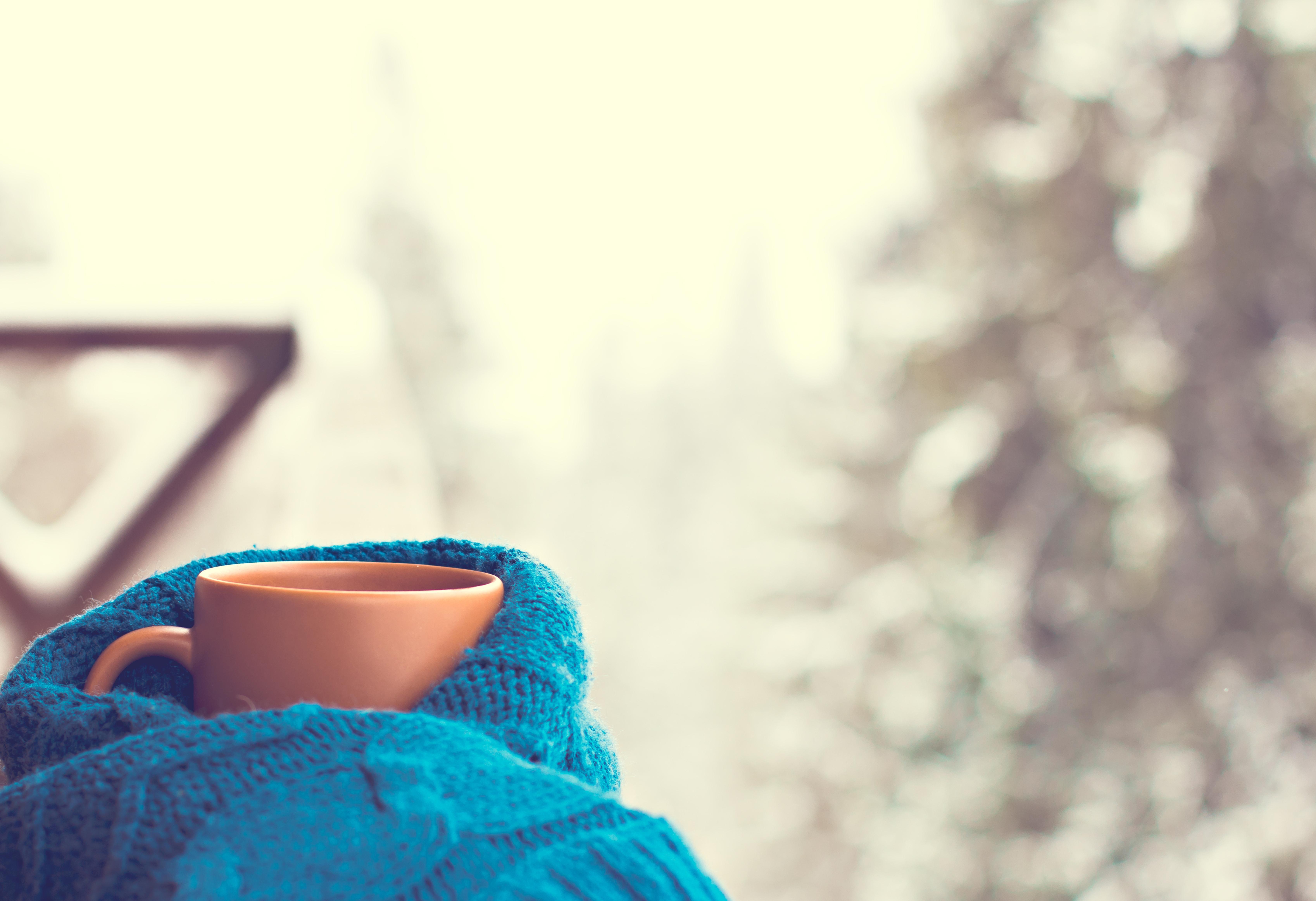 Download wallpaper scarf, Cup, hot, winter, snow, cup