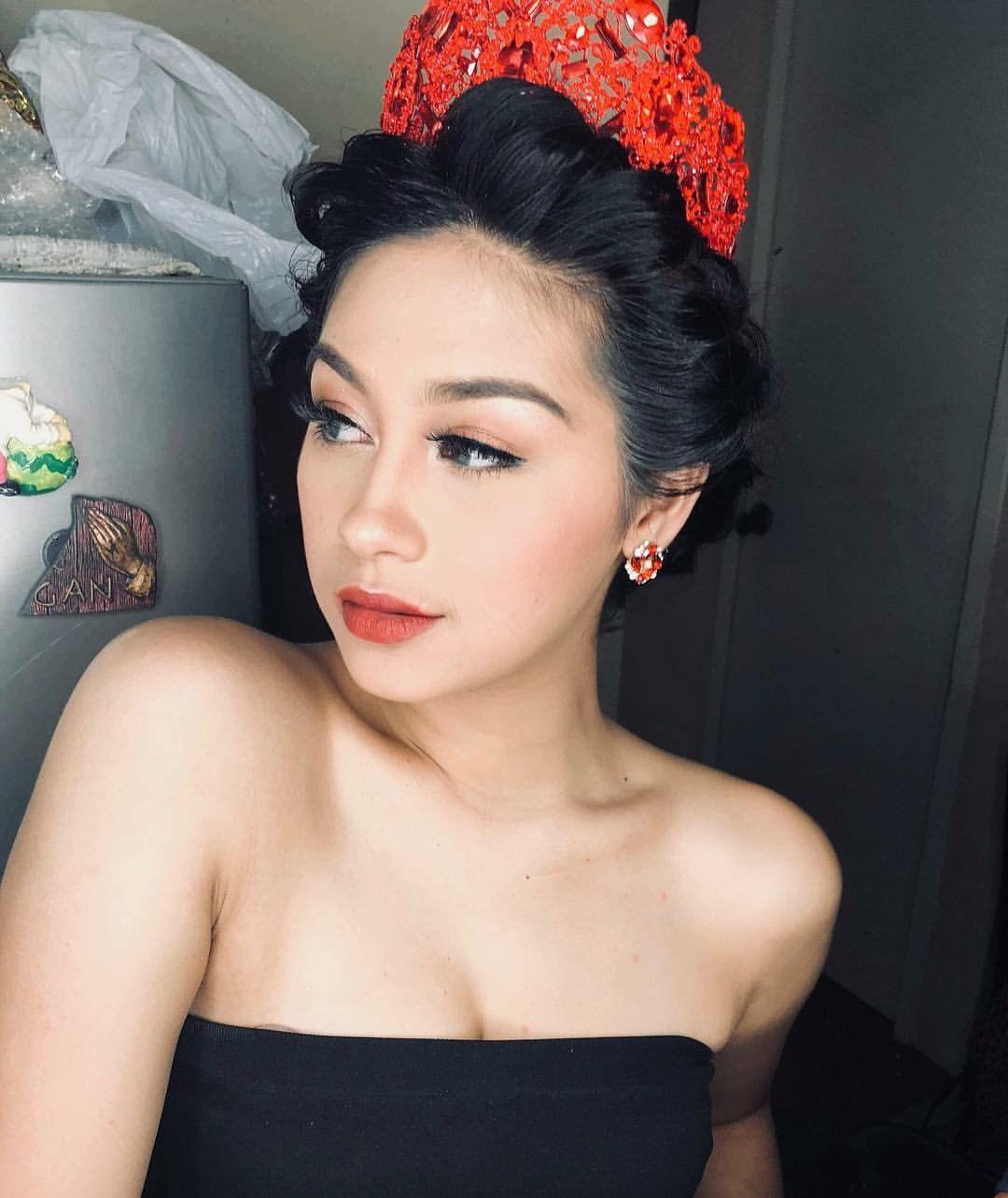 Zeinab Harake. Crown