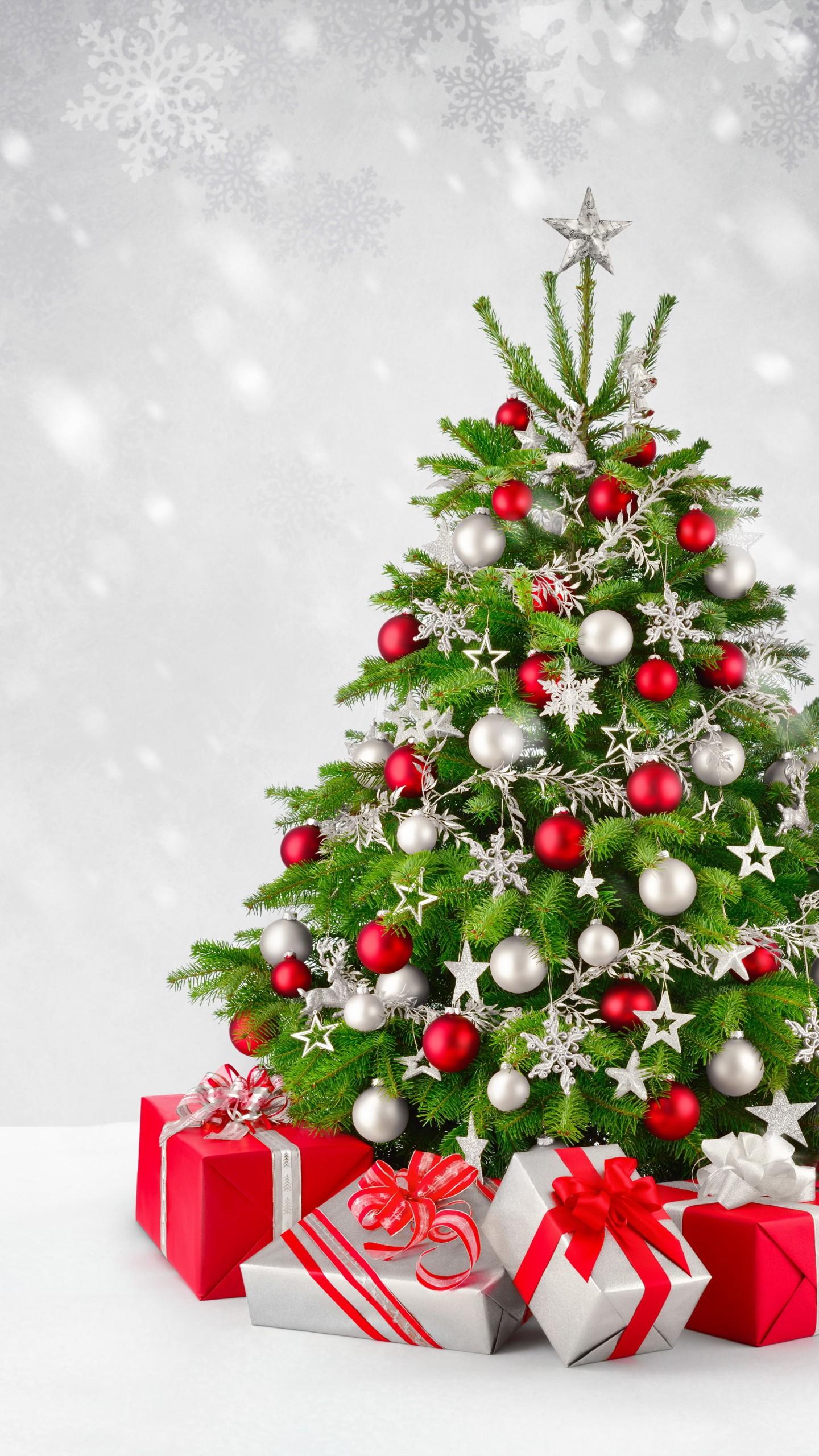 Christmas Tree Presents iPhone Wallpaper White Silver