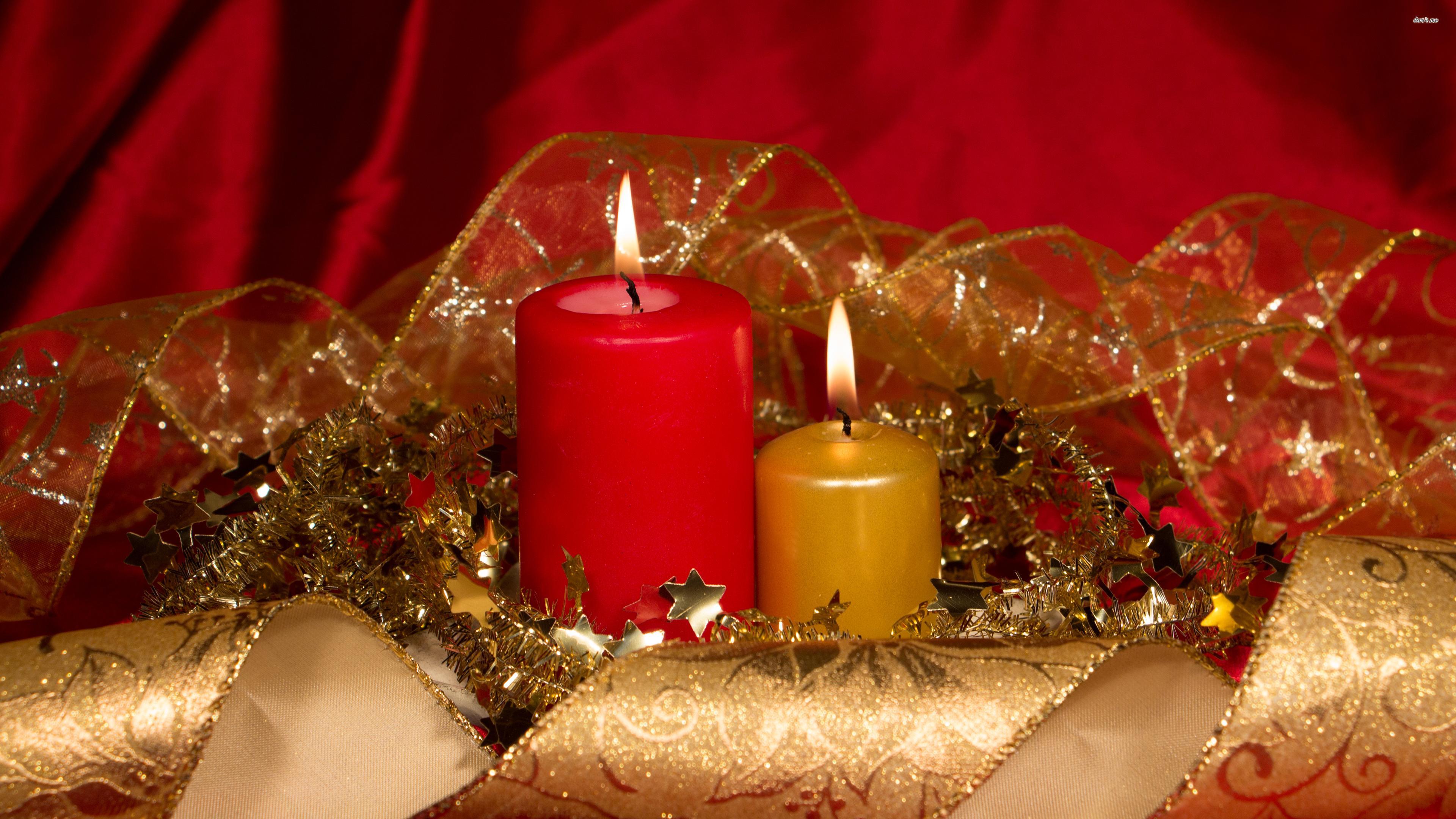 Golden and red Christmas candles wallpaper